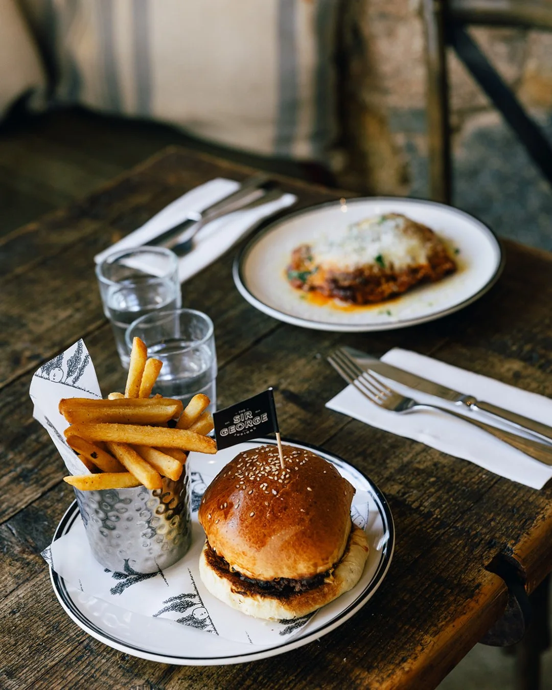 The pub classics, done properly ⁠🍔⁠
⁠
⁠
⁠
#RuralNSW #CountryNSW #Jugiong #Countryside #CountryPub