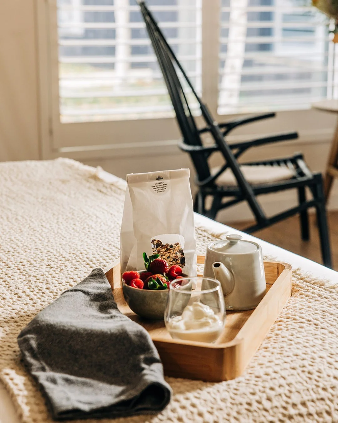 Spend the day exploring the Jugiong countryside, then wake up to breakfast in bed with the spring sunshine streaming through the window. ☀️⁠
⁠
Book a room online.⁠
⁠
⁠
⁠
#RuralNSW #CountryNSW #Jugiong #Countryside #CountryPub
