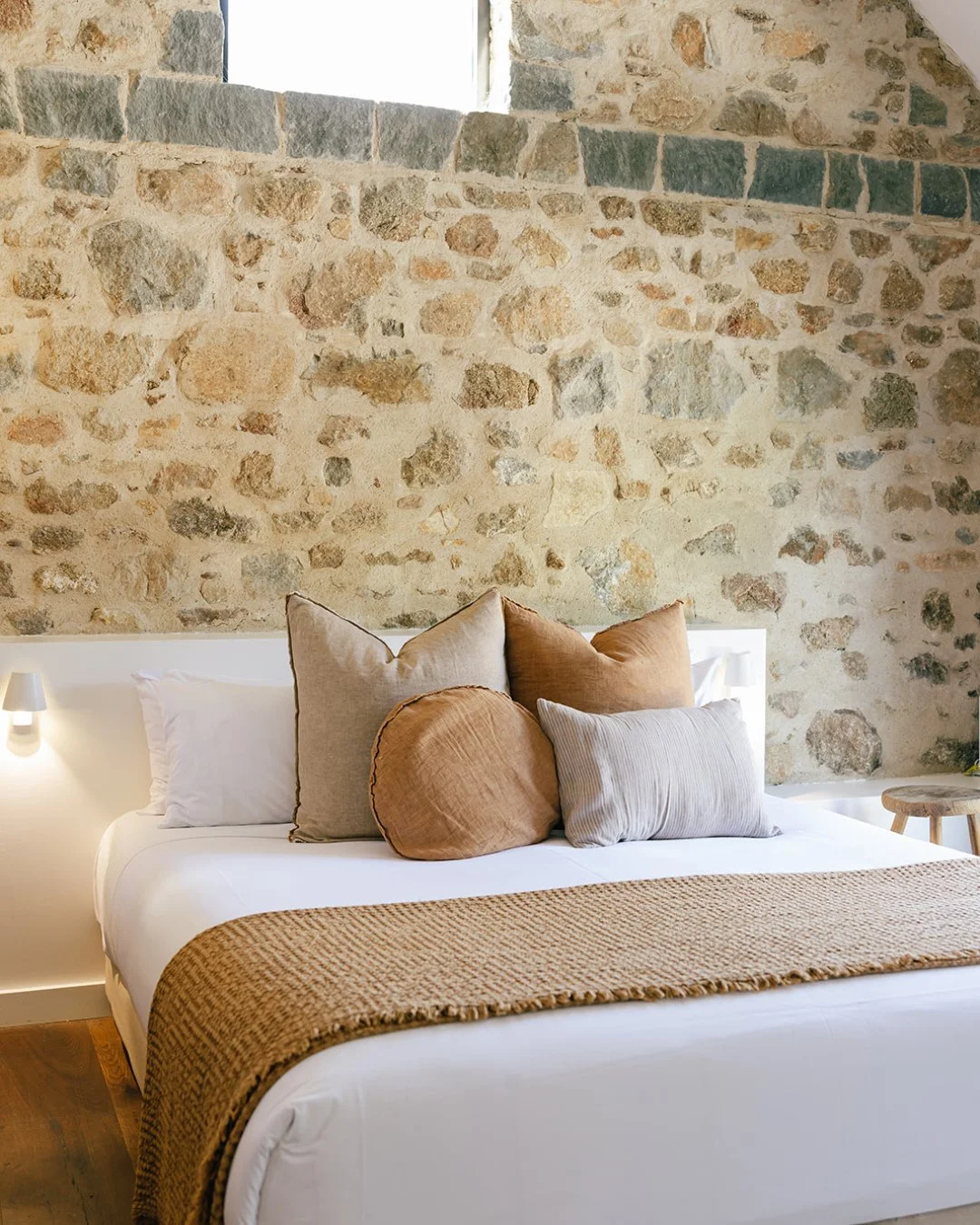 Our heritage Stables are one of the oldest parts of The Sir George, with original stone, oak and plenty of country character and charm.⁠
⁠
Book your stay in the Stables online.⁠
⁠
⁠
#RuralNSW #CountryNSW #Jugiong #NSWStays #SpringGetaway