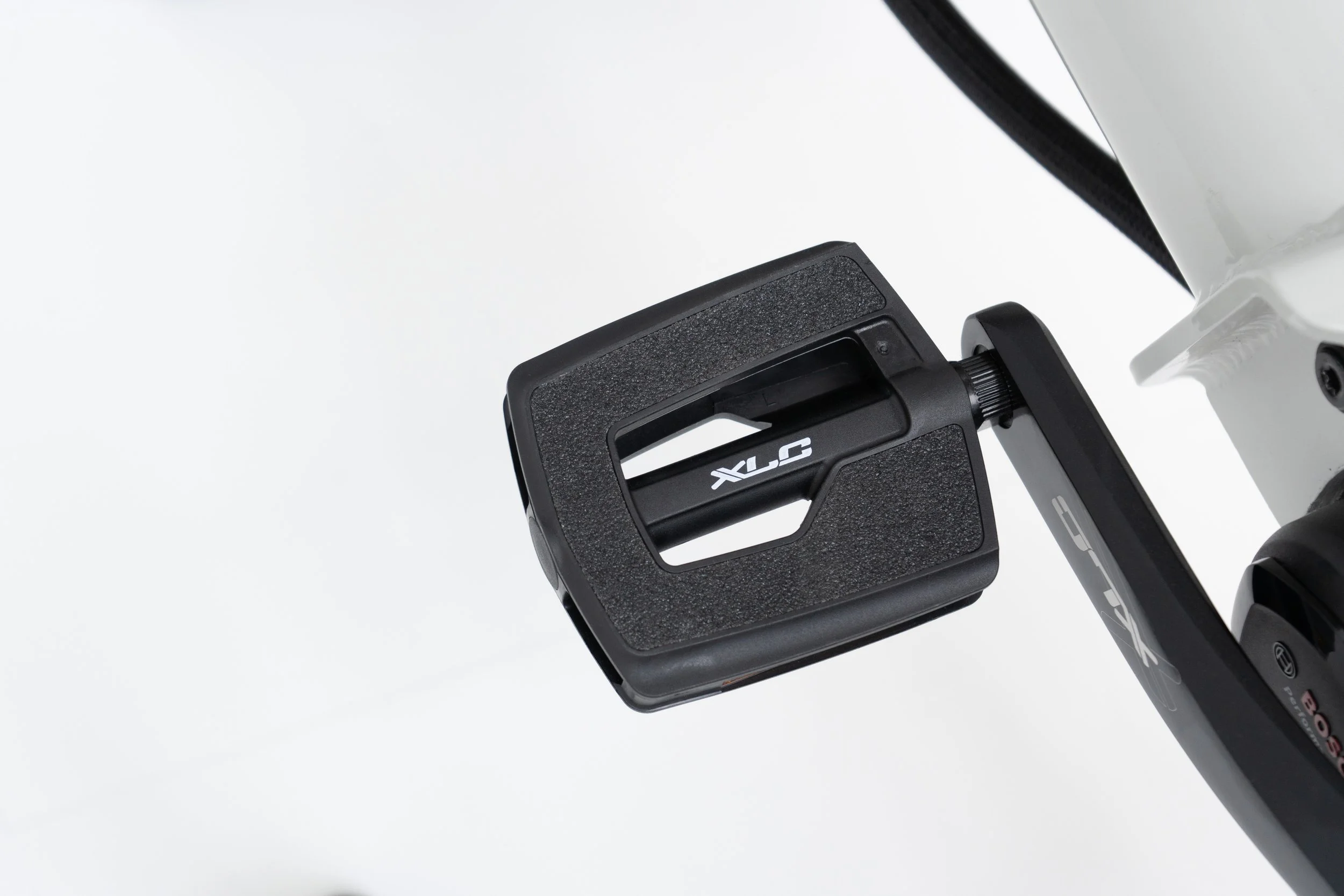 Leichte Pedale am Qemeo - Rutschfester Halt und ergonomische Trittfläche