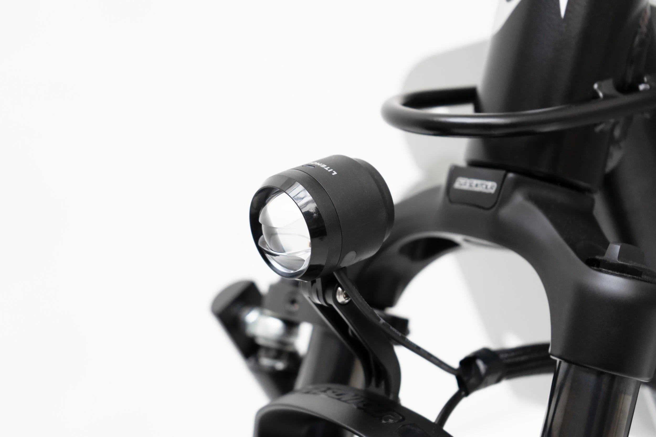 Helles LED Frontlicht am Lastenrad - Optimale Sicht bei Nachtfahrten