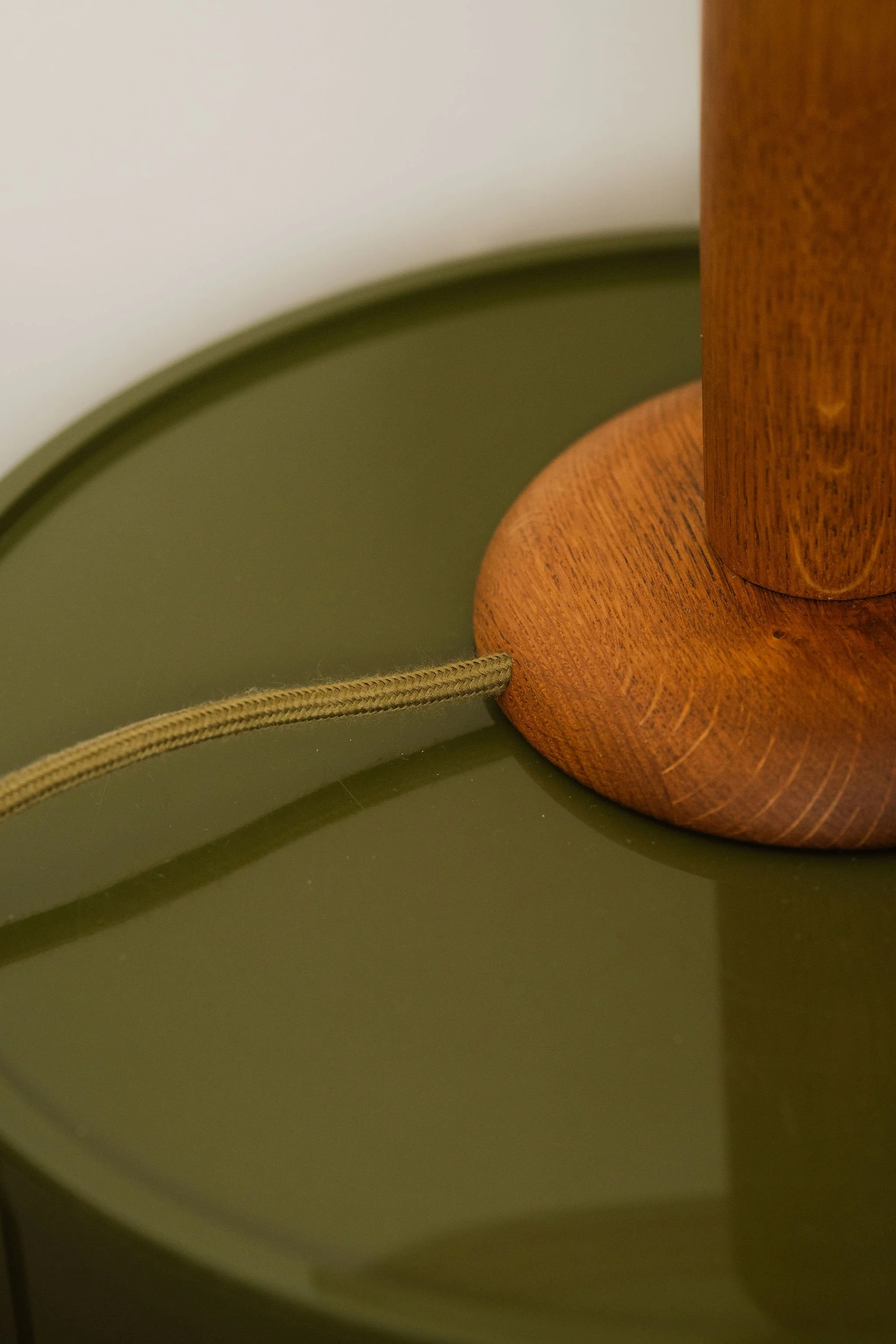 53_Tischlampe_Glas_Holz_Olive-28.jpg