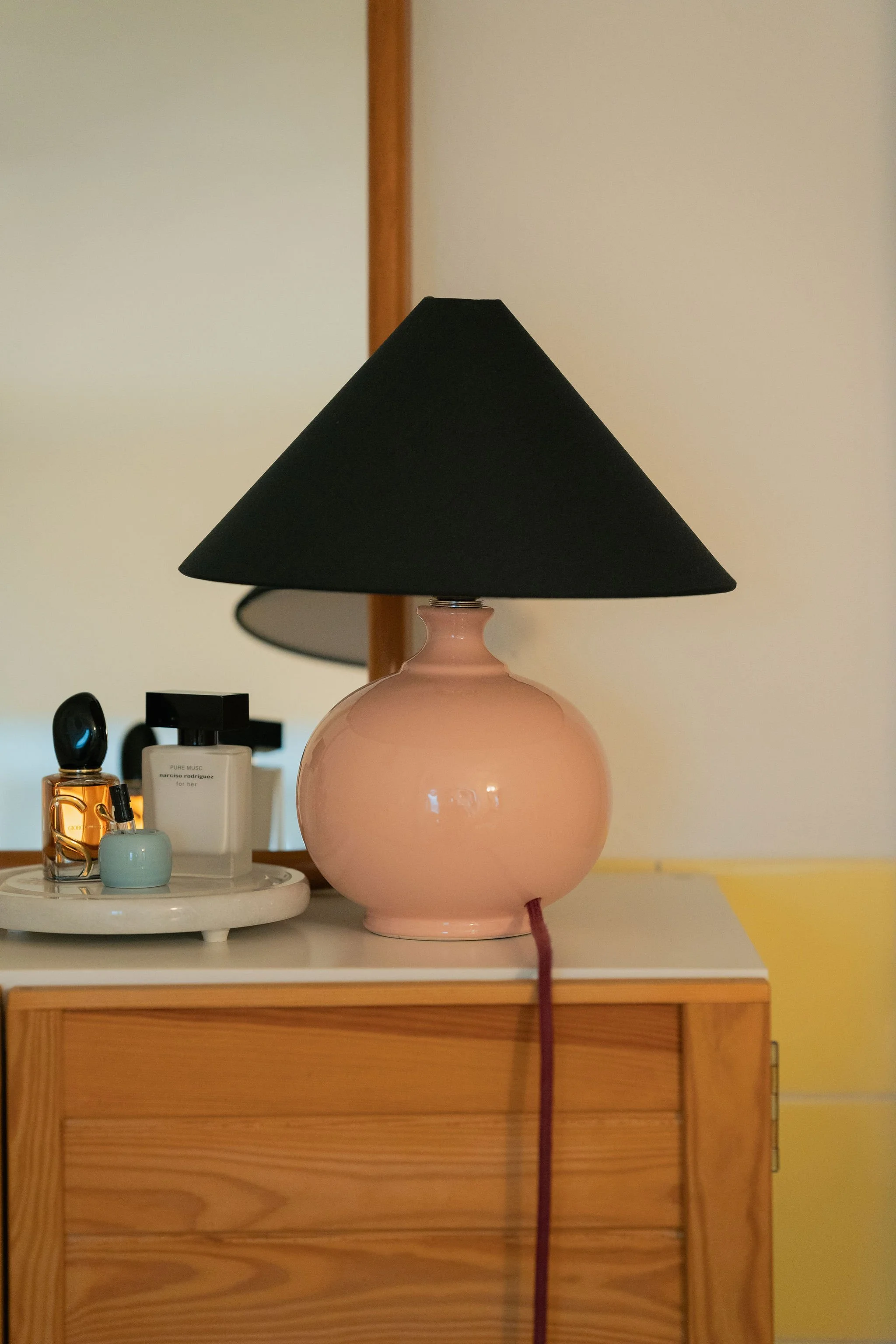52_Tischlampe_Rosa_Schwarz-21.jpg