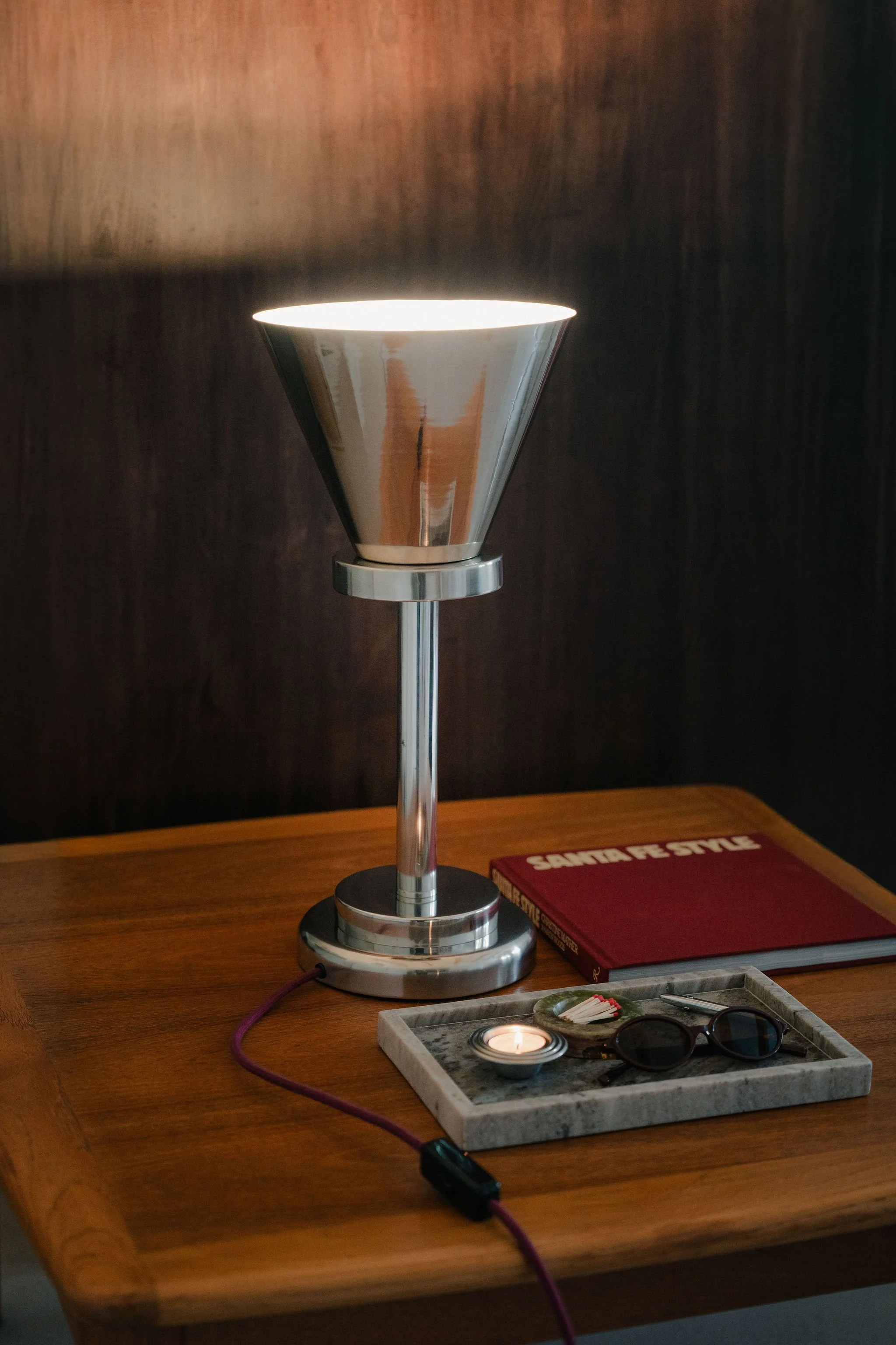 51_Tischlampe_Metall_Burgunder-59.jpg