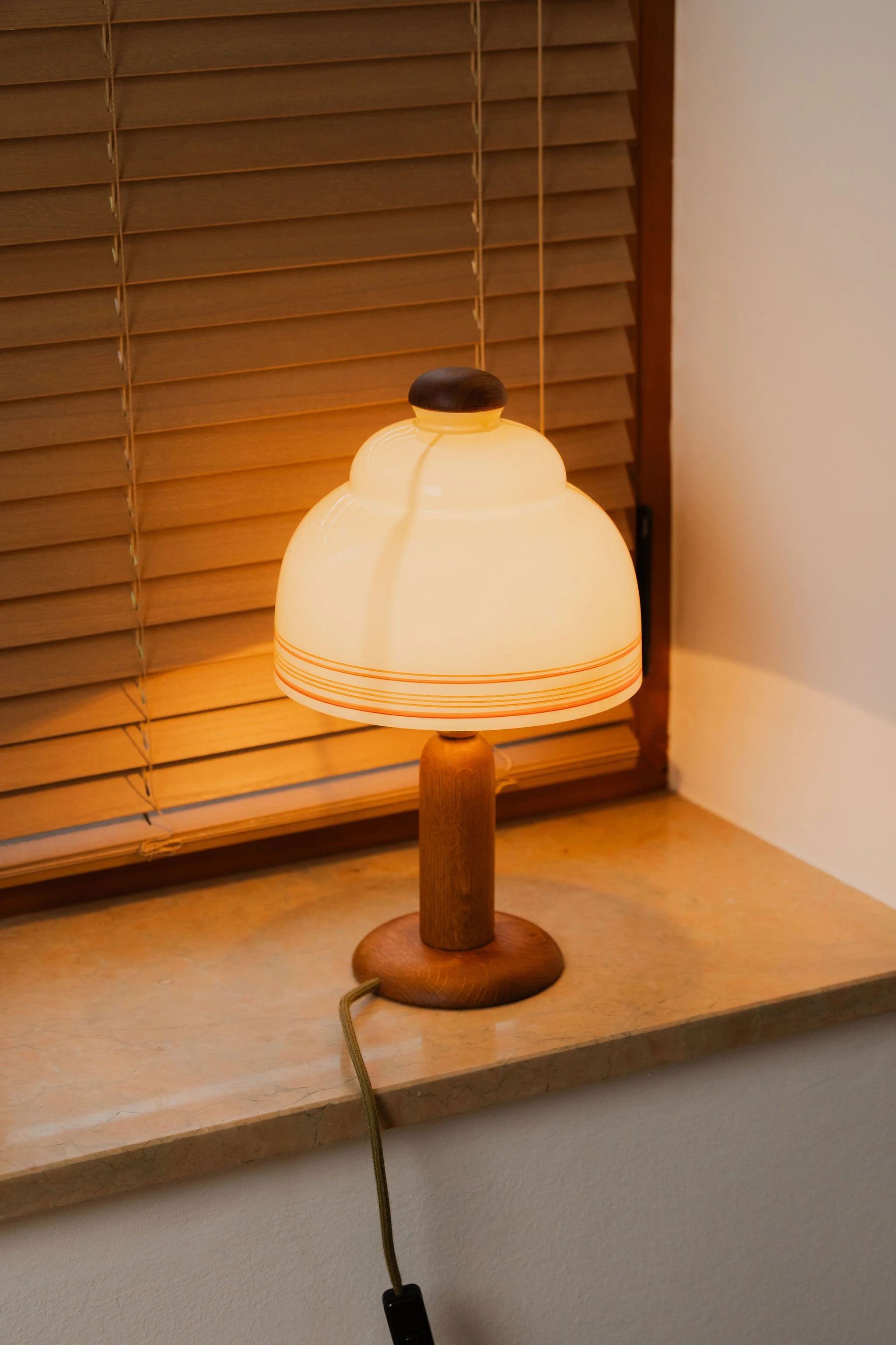 53_Tischlampe_Glas_Holz_Olive-129.jpg
