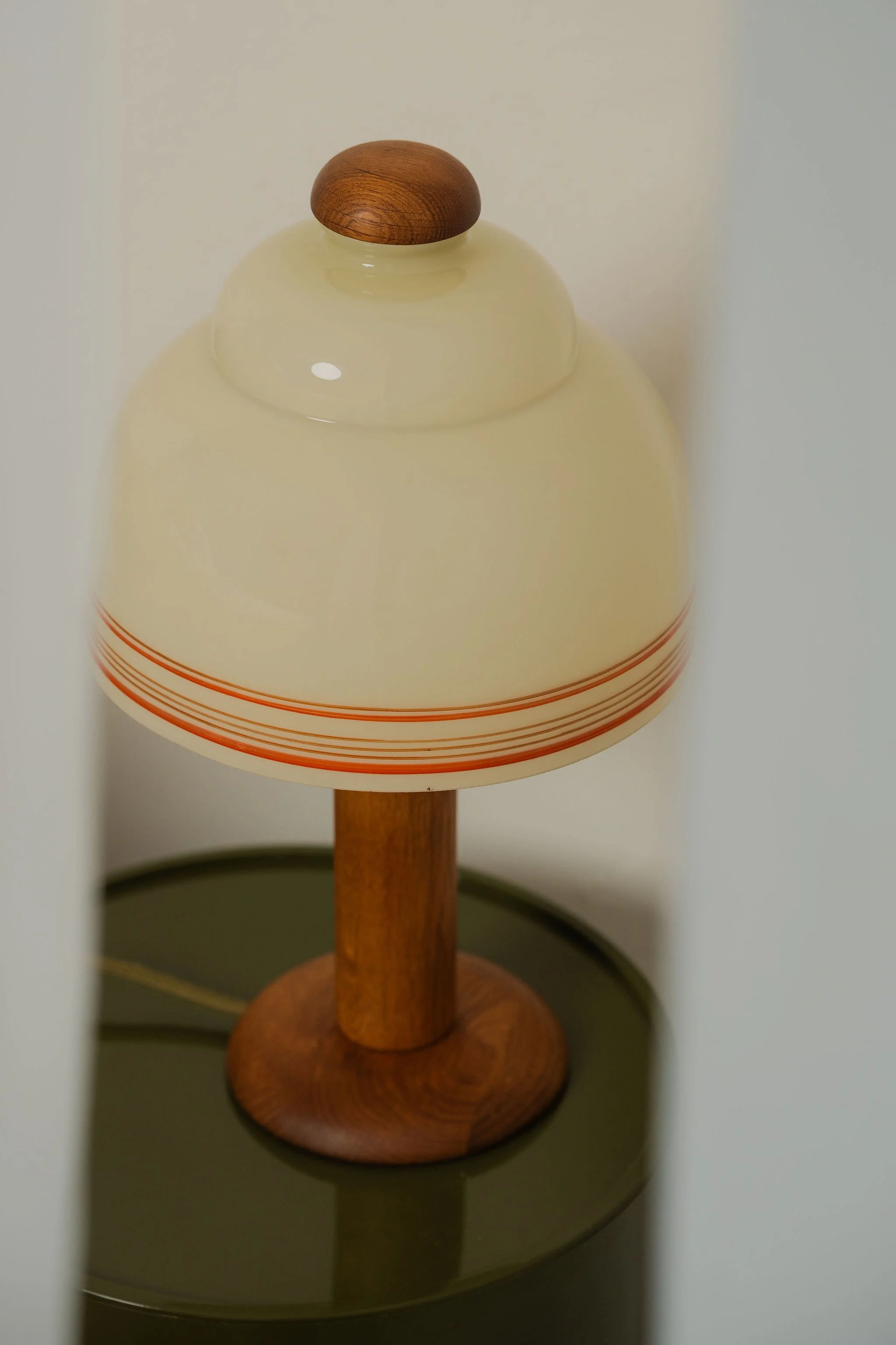 53_Tischlampe_Glas_Holz_Olive-36.jpg