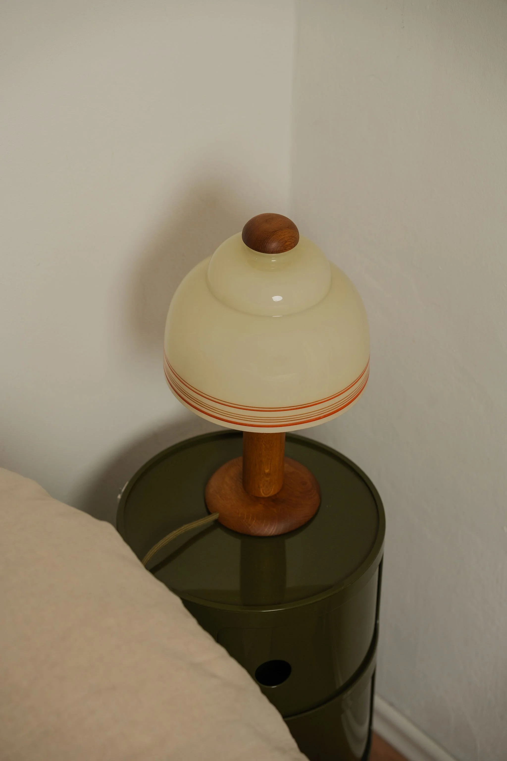 53_Tischlampe_Glas_Holz_Olive-32.jpg