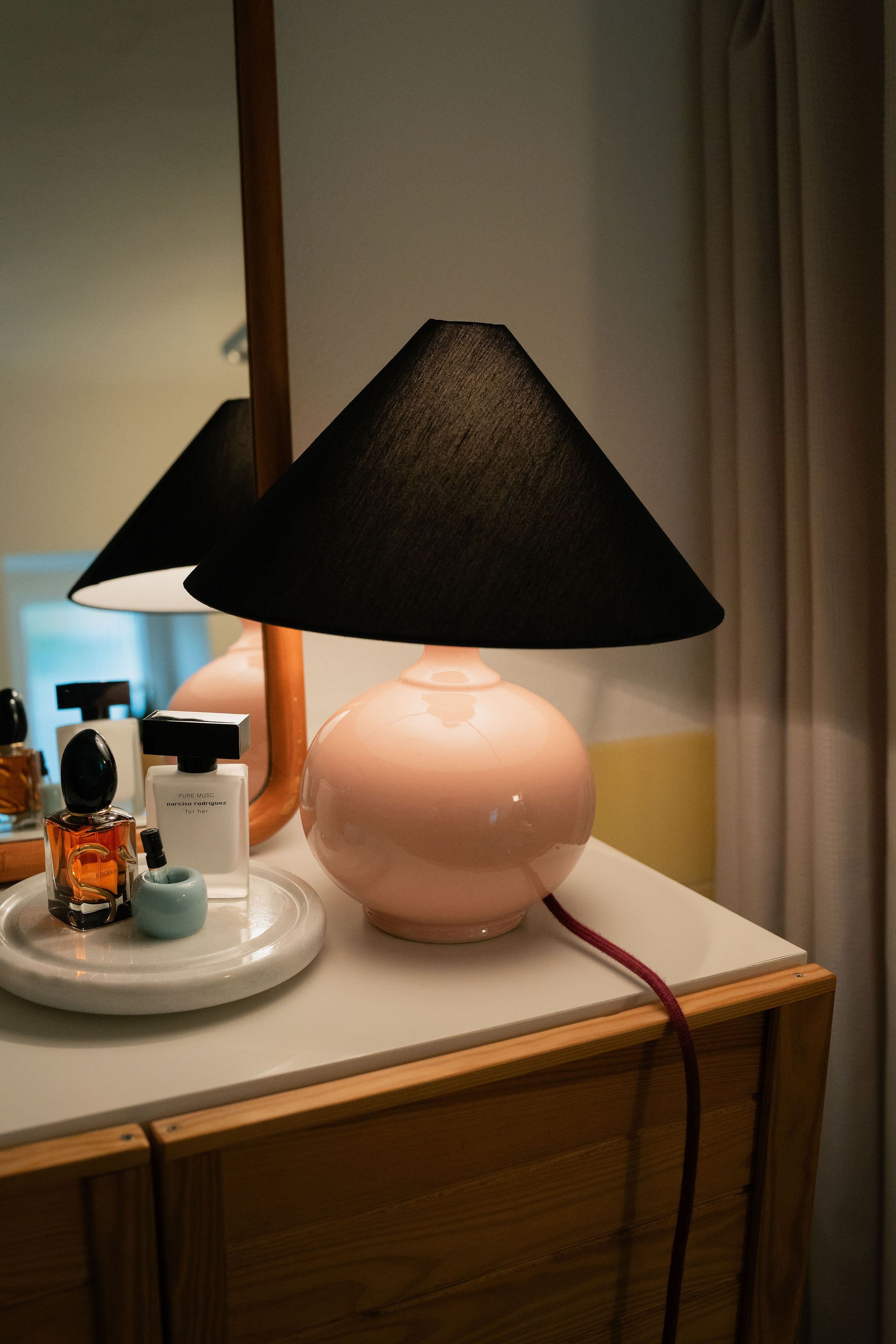 52_Tischlampe_Rosa_Schwarz-30.jpg