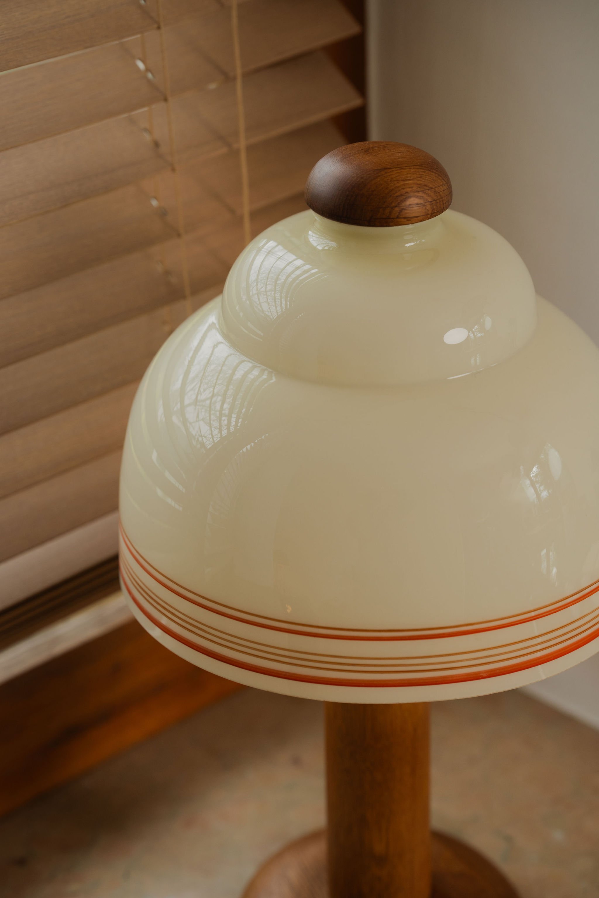 53_Tischlampe_Glas_Holz_Olive-74.jpg