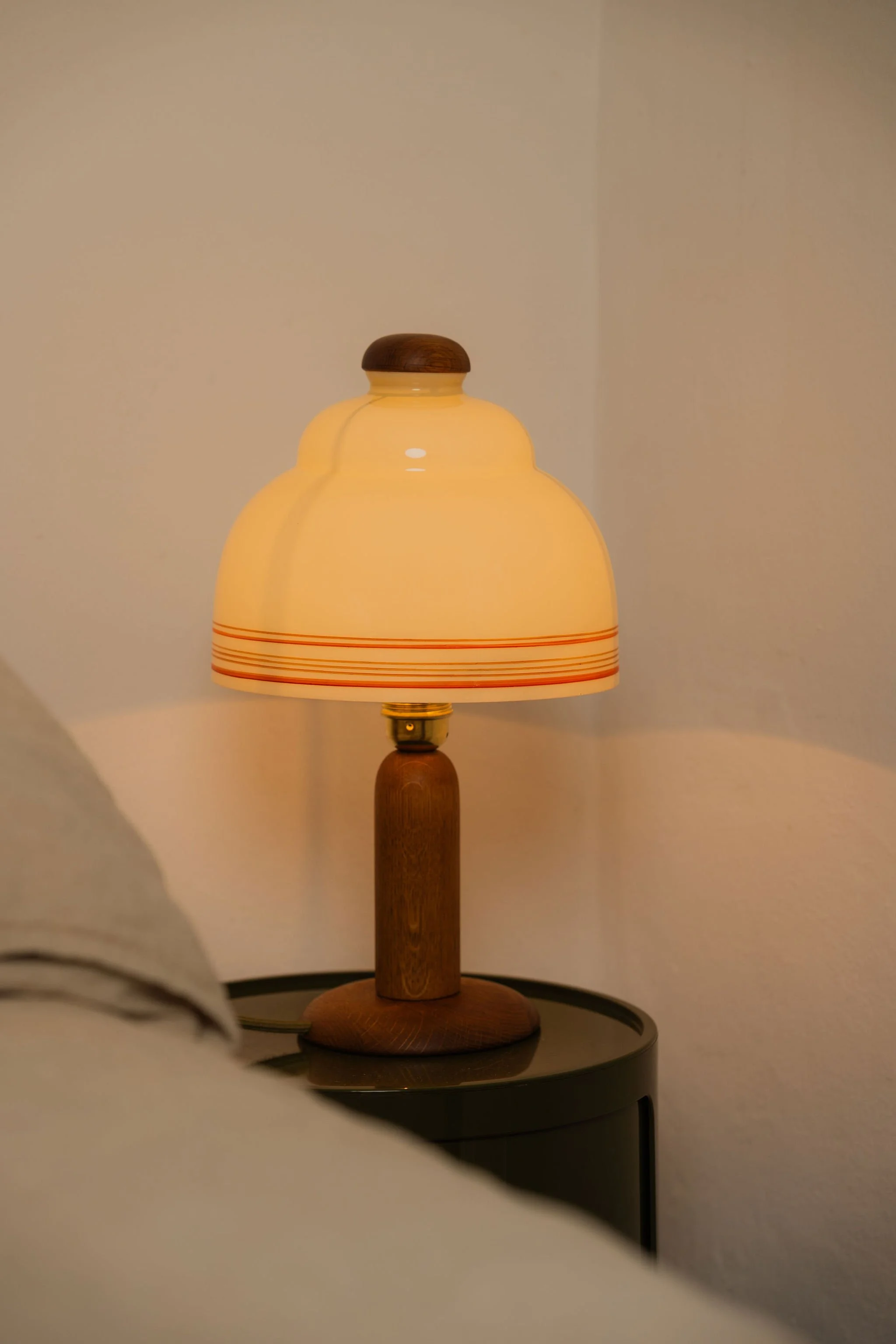 53_Tischlampe_Glas_Holz_Olive-44.jpg