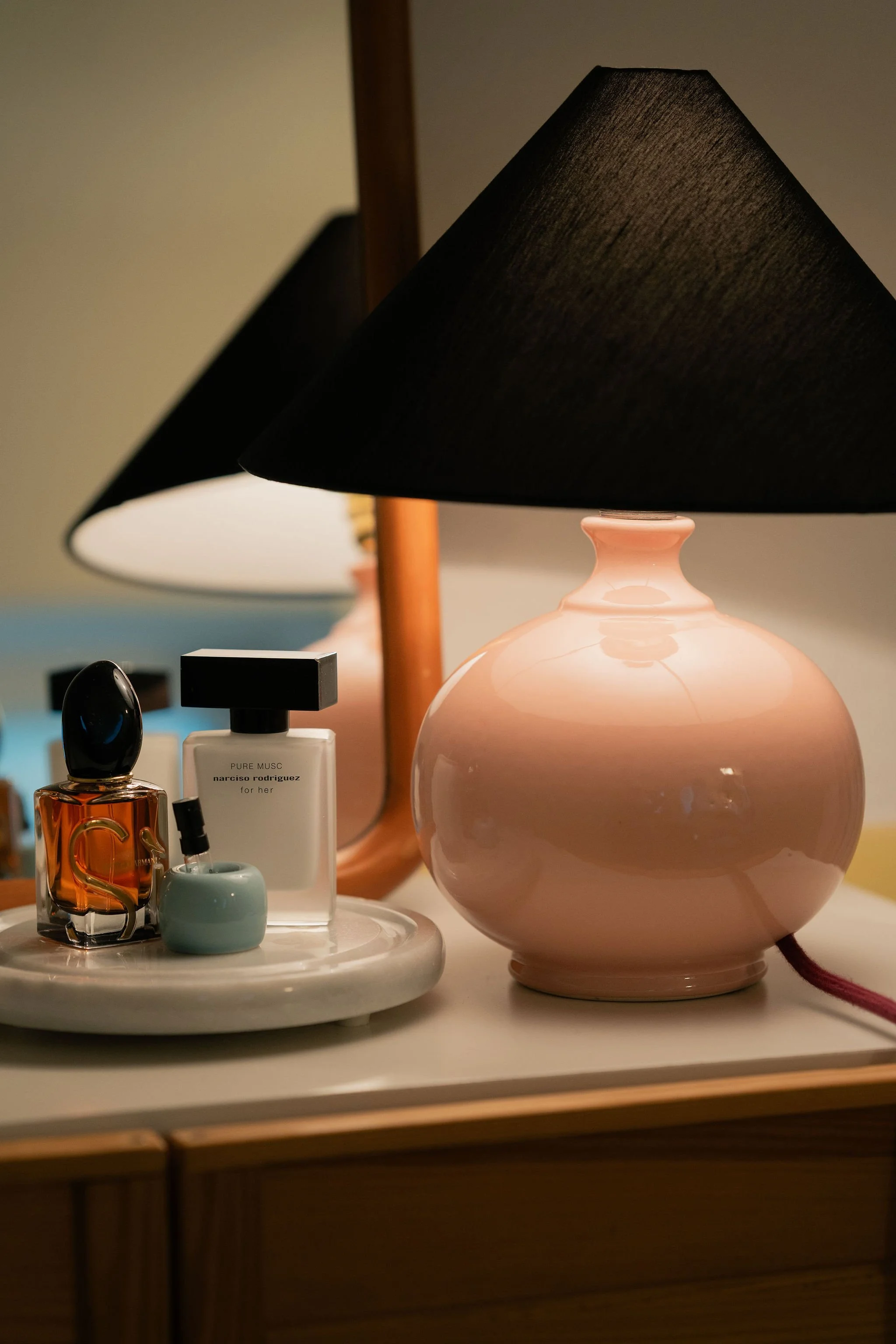 52_Tischlampe_Rosa_Schwarz-4.jpg