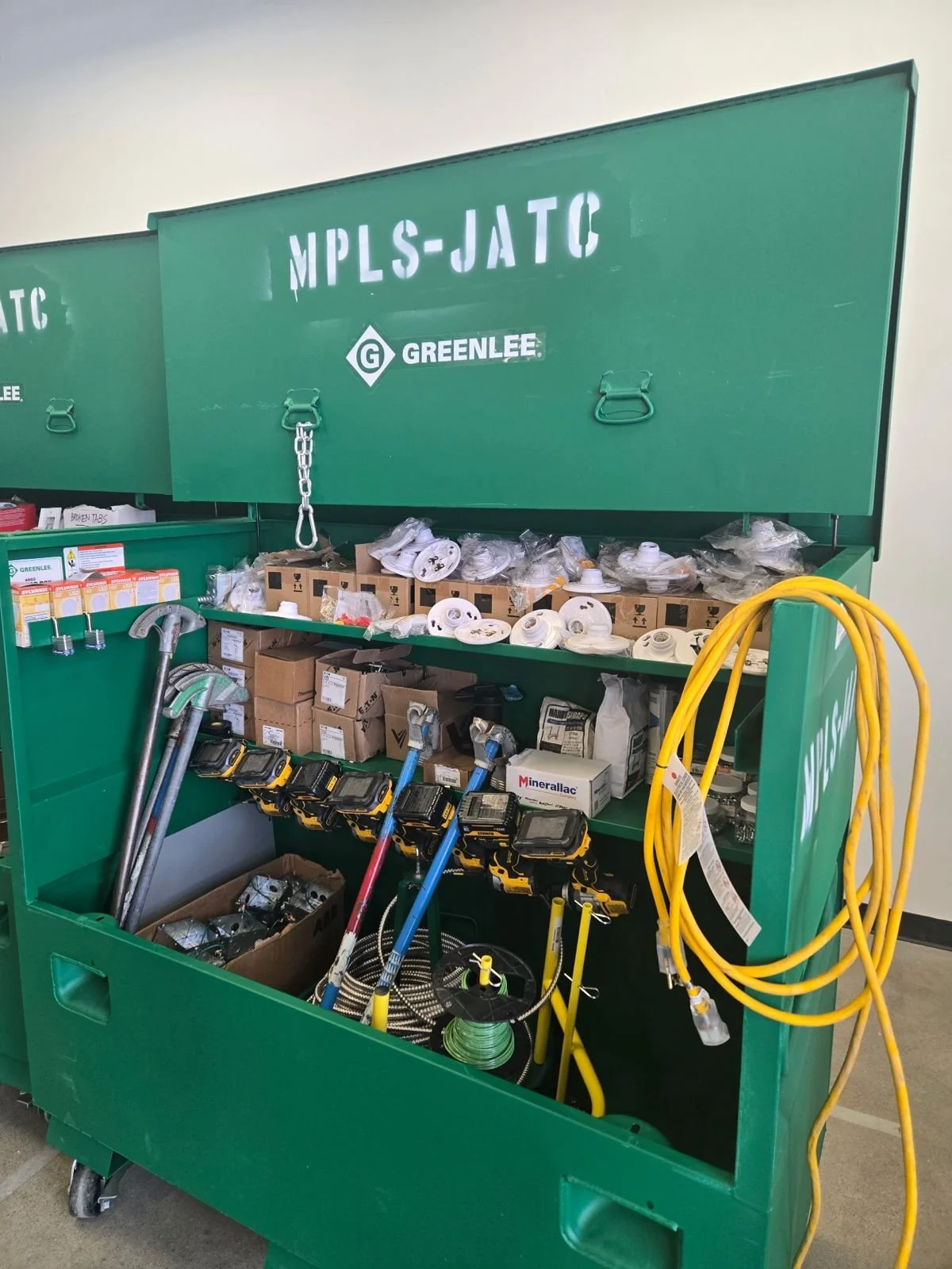 acdc342a-63b7-4d4d-90dd-64d1a4910267 (1).jfif