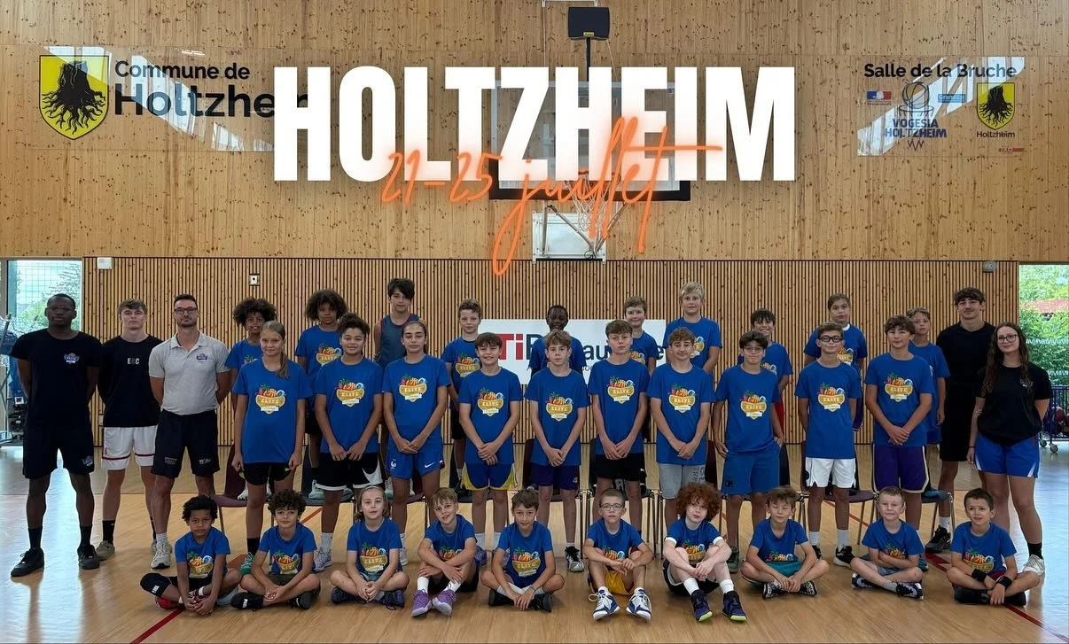 ☀️DUMP HOLTZHEIM☀️

1: les supporters en feu 🔥 
2: &agrave; fond dans le match All-star 
3: une belle &eacute;quipe ! 
4: toujours le sourire @k4rl_ybln :)
5: magnifique famille (et magnifique tarte flamb&eacute;e)
6: 😜
7: tous r&eacute;unis !
8: l