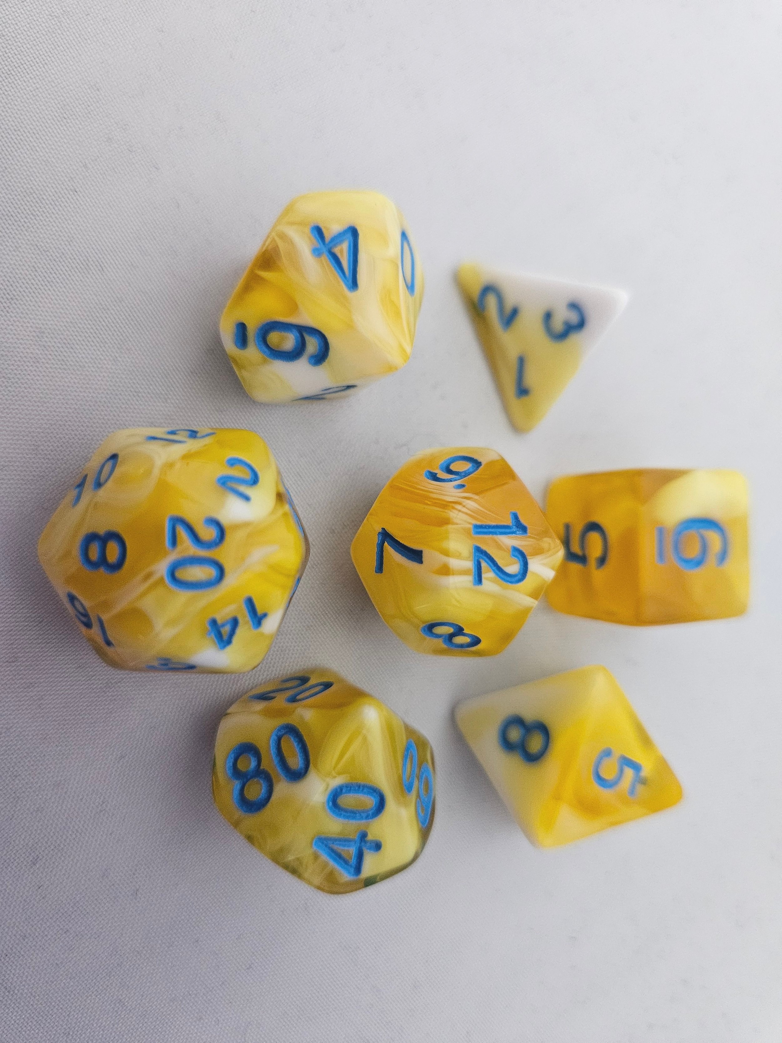 Yellow+and+white+5932225724+polyhedral+dice+SQ0710550.jpg