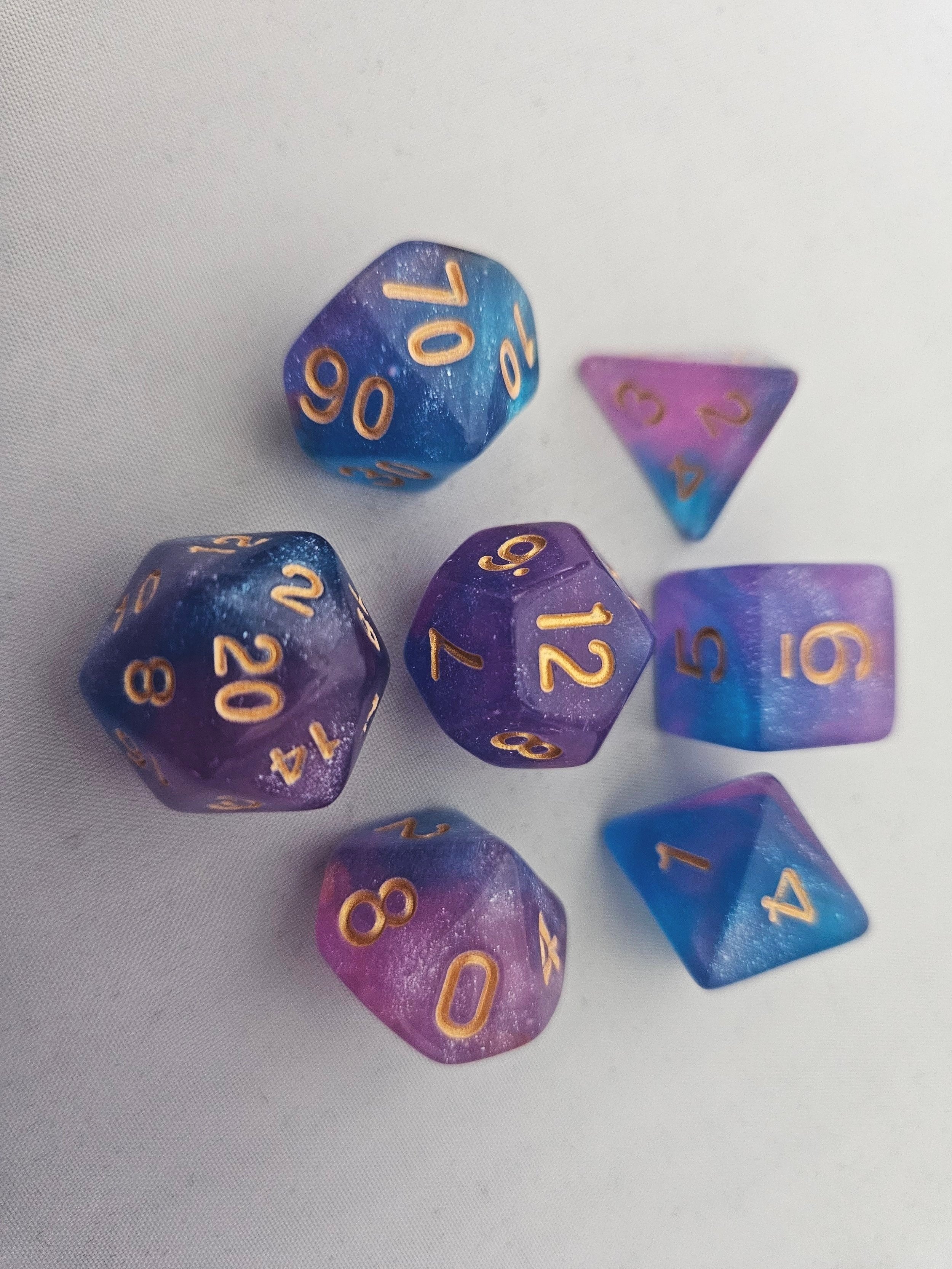 Blue%2Band%2BPurple%2B5437381309%2Bpolyhedral%2Bdice%2BSQ1585005.jpg