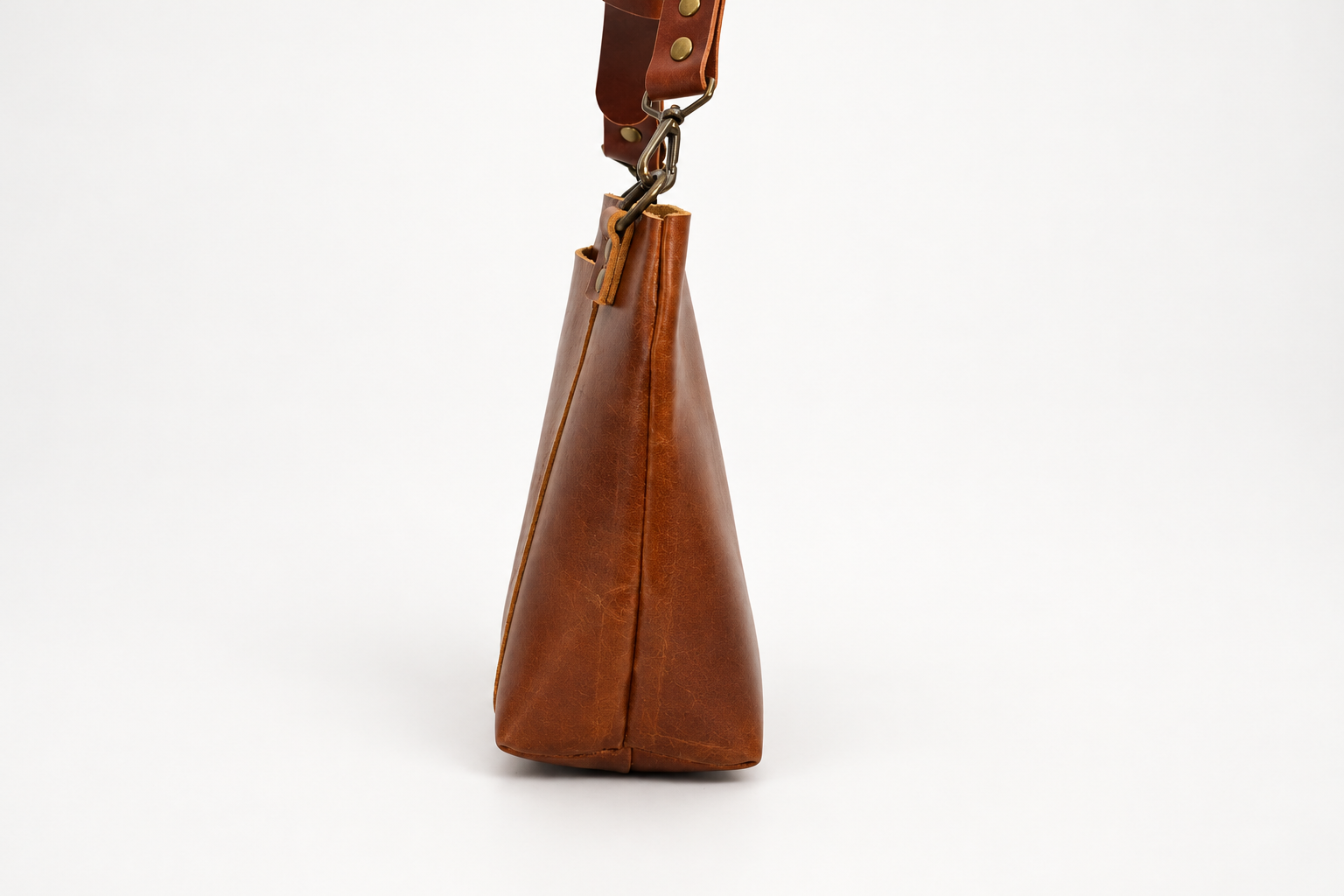 Brown leather Wolfpack 11 bag-3.png