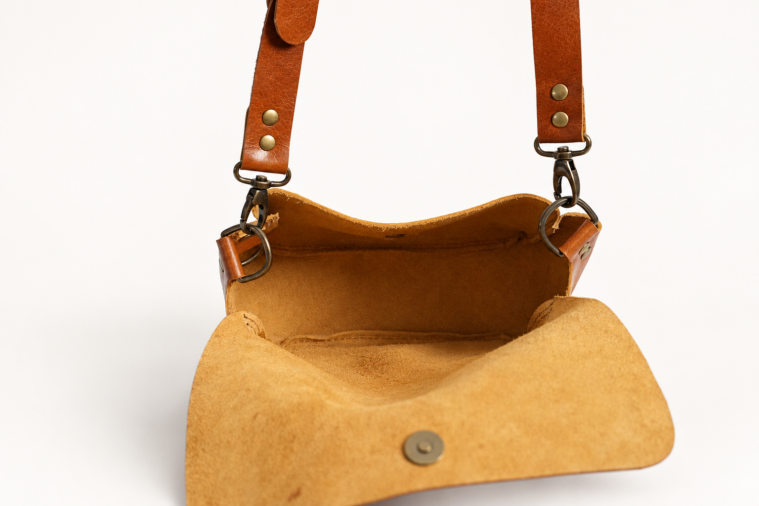 Open cognac leather mail bag-4.png