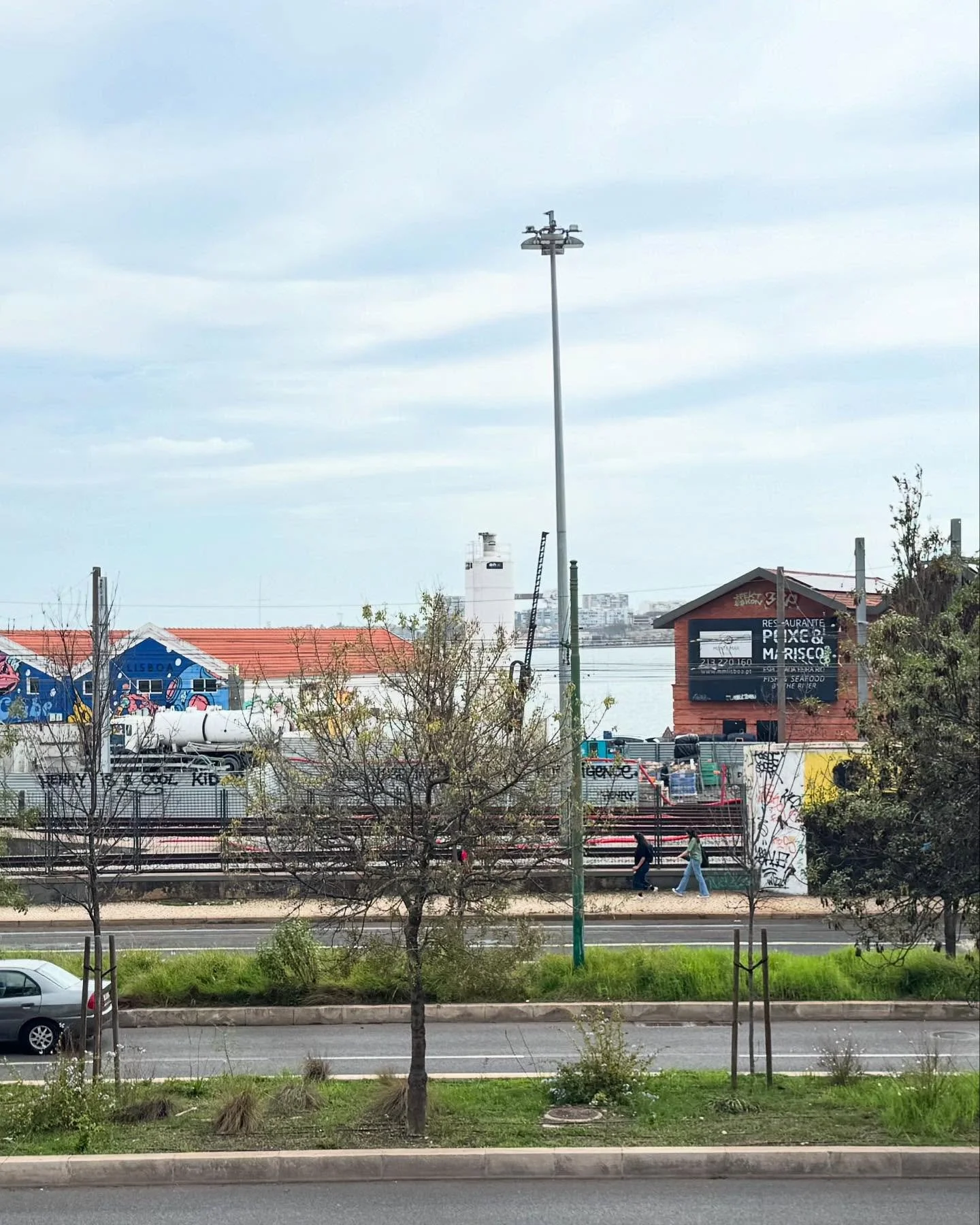 ARRENDA/ FOR RENT

EXCELENTE T3 I Edificio PROMENADE I VISTA TEJO

Descubra o seu novo lar neste deslumbrante apartamento de luxo em Lisboa.

Esta propriedade &eacute; perfeita para quem procura conforto e requinte. A sua localiza&ccedil;&atilde;o pr