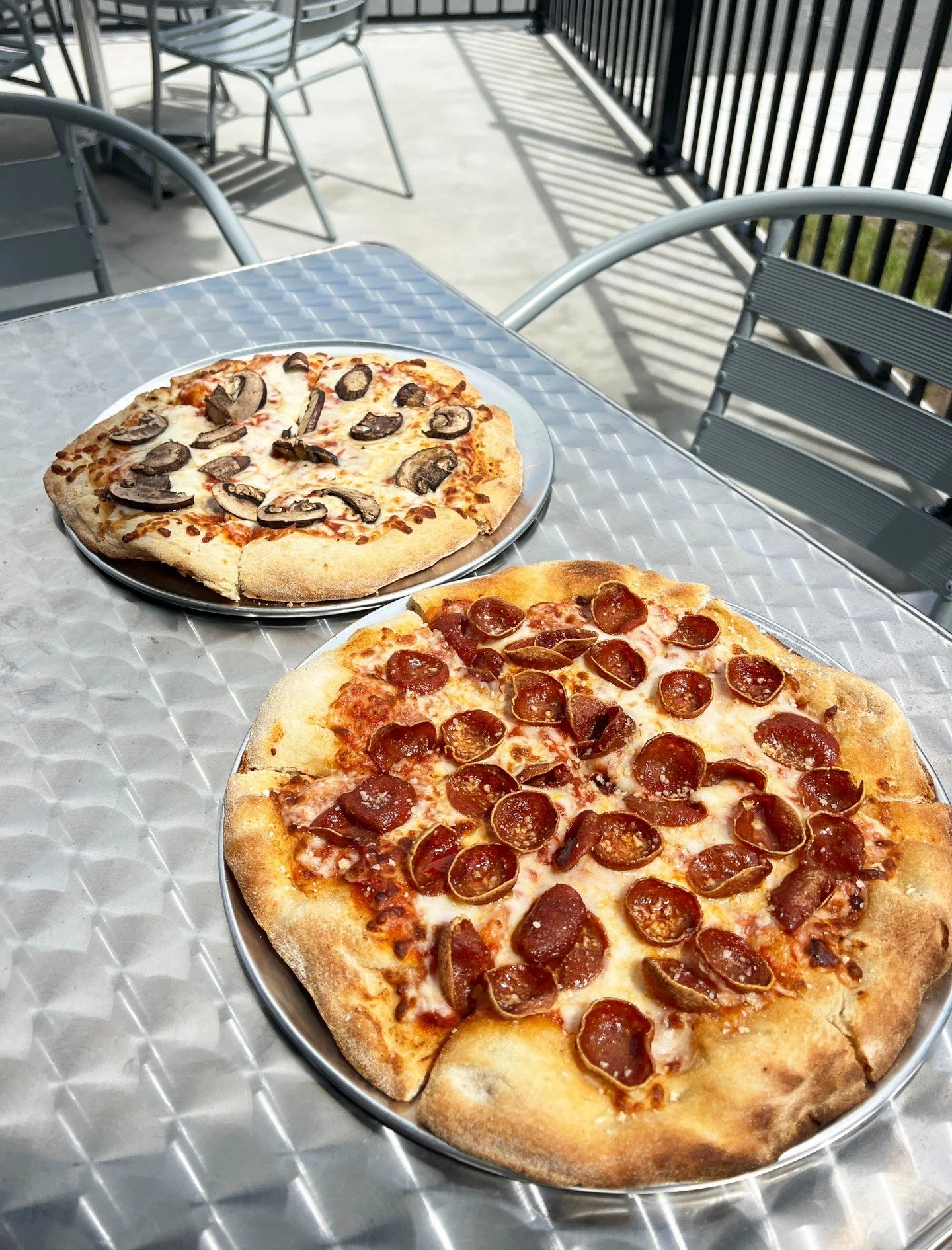 This isn&rsquo;t pizza&rsquo;s cousin, it&rsquo;s pizza&rsquo;s glow-up. 😍✨. Lighter, airier, and fermented for 72 hours pinsa is what pizza wishes it could be. Less guilt, more flavor, 100% unforgettable.
.
.
.
#lapinsa #lapinsausa #betterthanpizza
