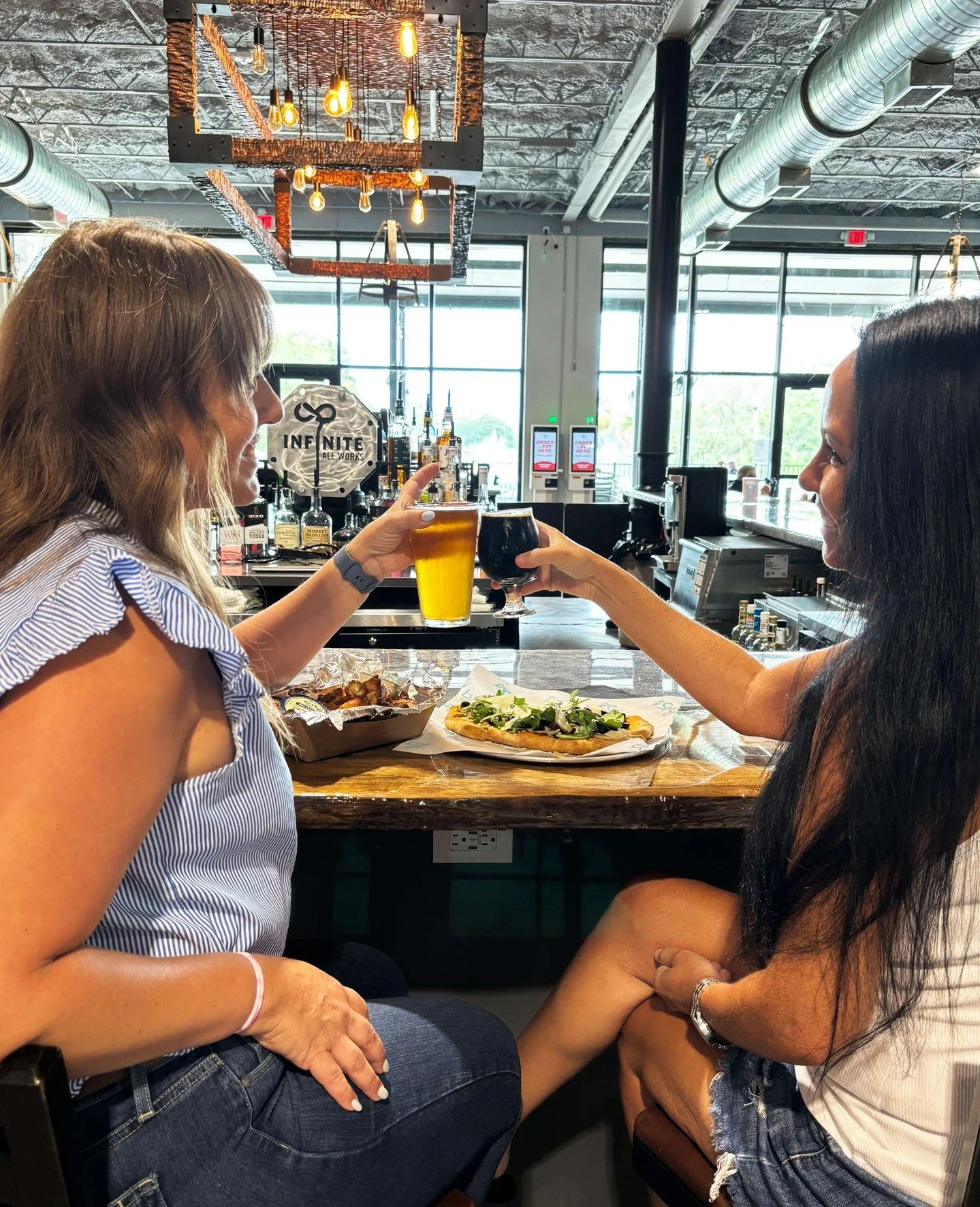 Midday pick me up at La Pinsa? Yes please!! Grab your work bestie and try our crispy Tuscan Wings or a pinsa of your choosing. 
.
.
.
#lapinsa #lapinsausa #lunch #lunchvibes #betterthanpizza #SummerEats #PizzaLovers #FreshAndFlavorful