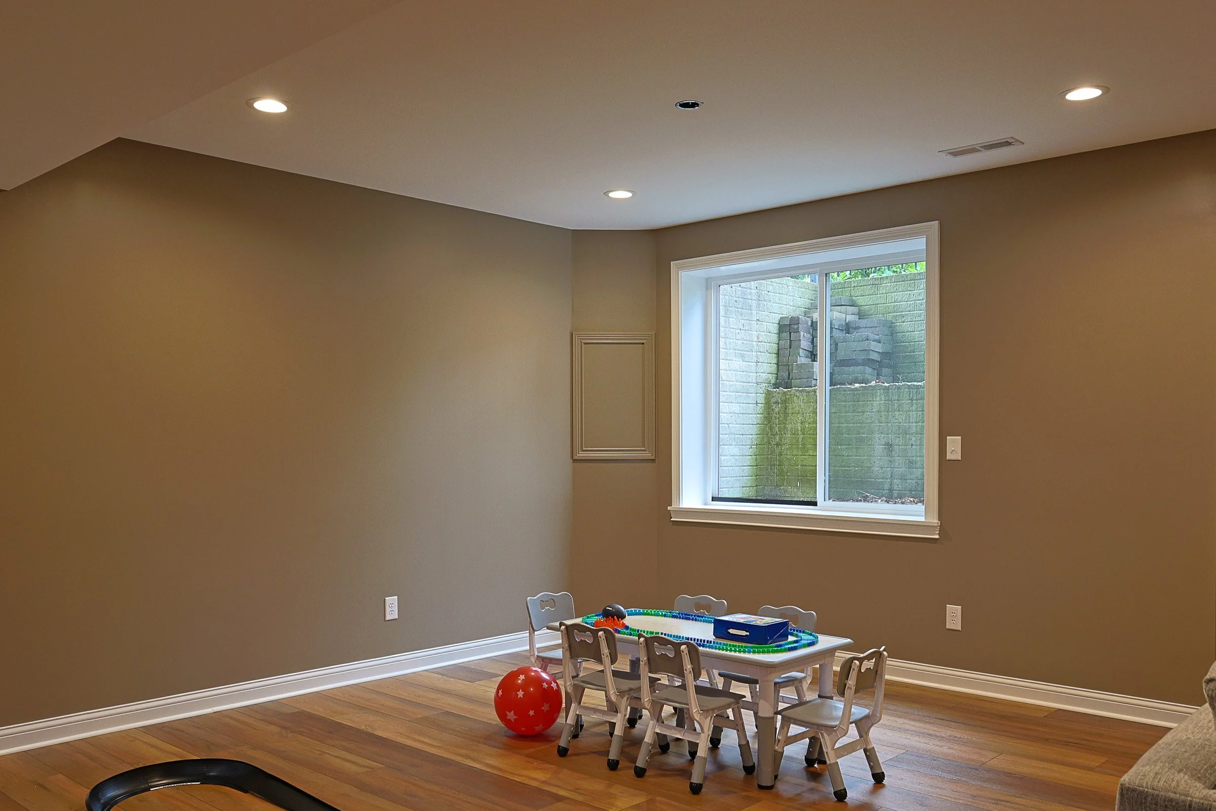 Craig_H_Basement_As_Shot-25.jpg