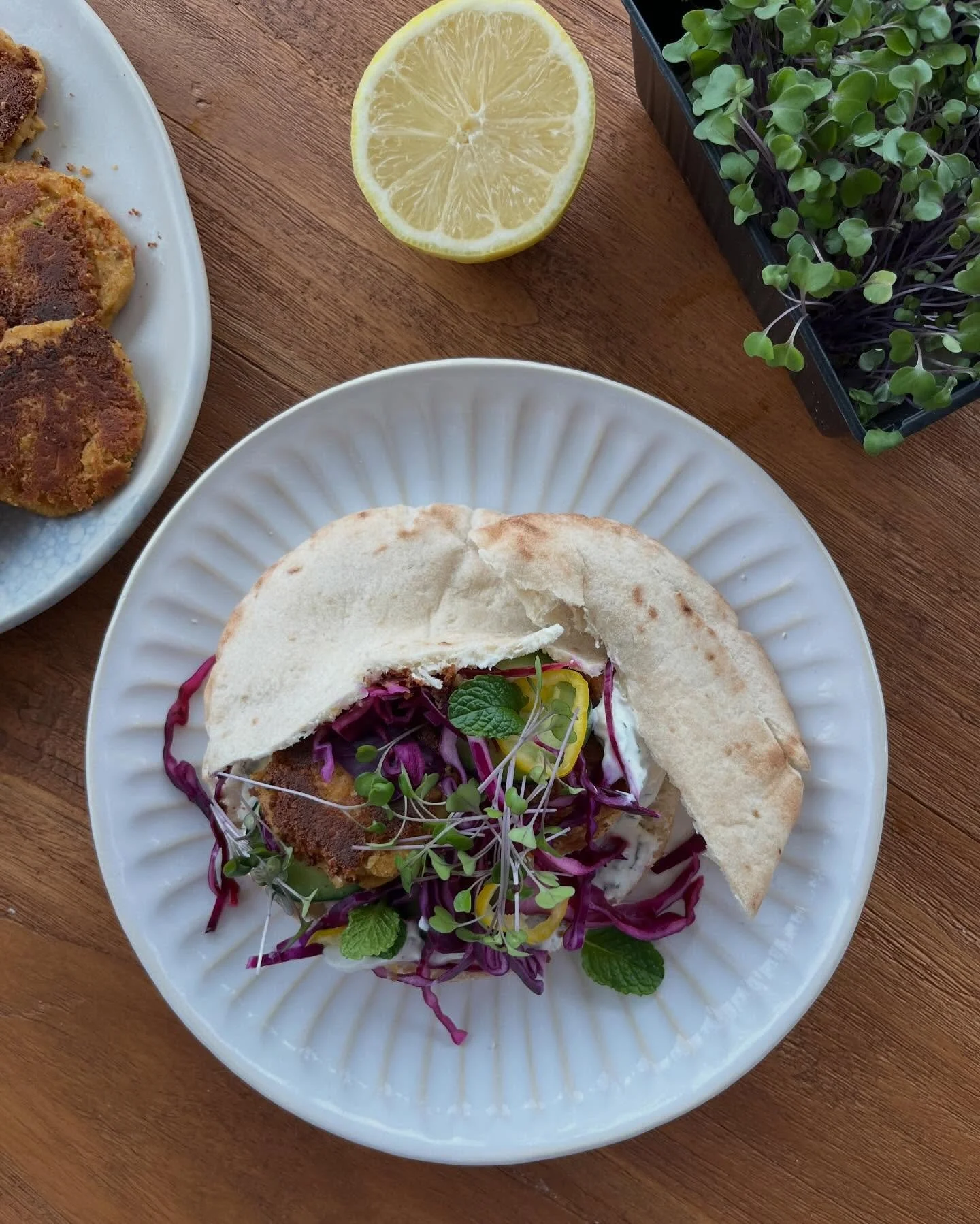 One of the ingredients in this week&rsquo;s bag was fresh microgreens from @horta34_ 💚

Microgreens are young vegetable and herb seedlings that are perfect to use as a nutritious garnish for foods like sandwiches, soups, salads or as we did, in pita