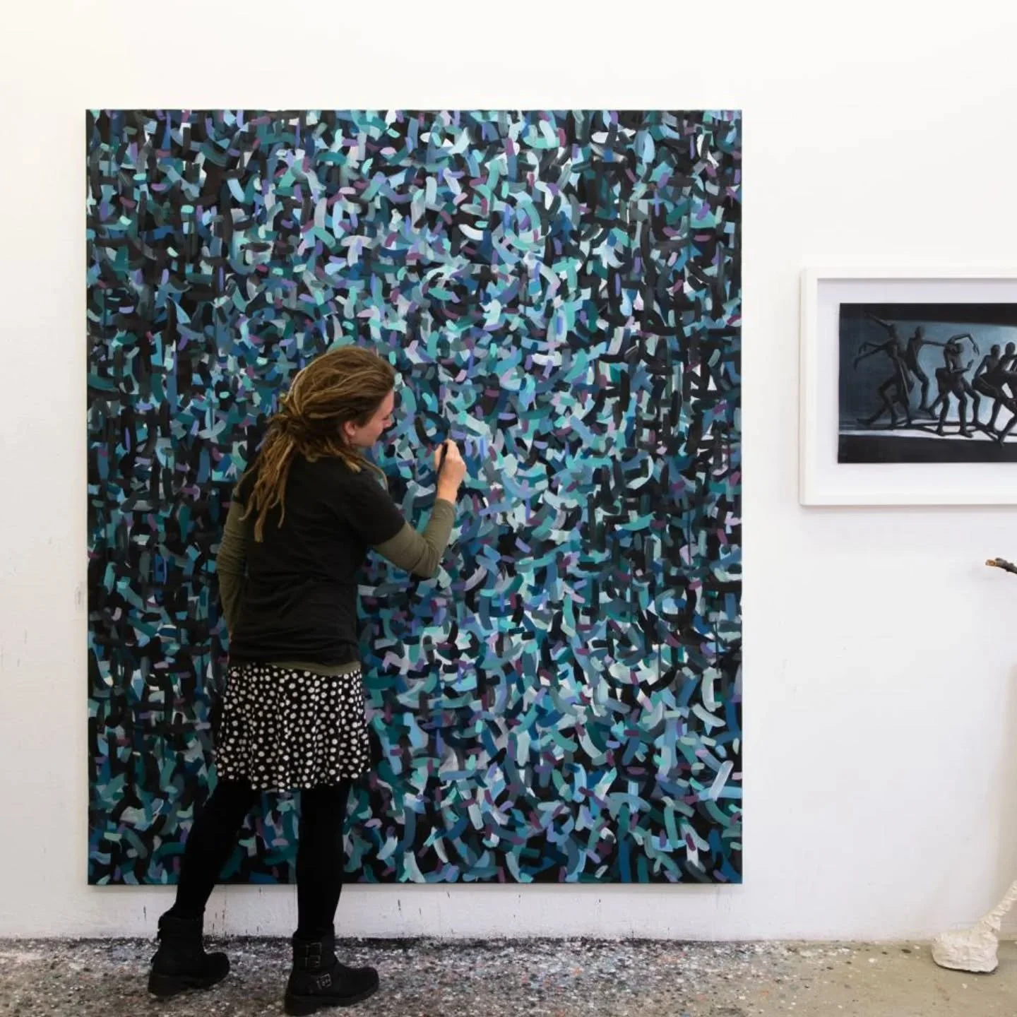 One of the artworks from the series showcased at our studio:  What if ...Jewellery meets Painting?✨🍂 Come by
, take a little break, and pick out your next jewelry piece made by our resident and visiting artists and painting or print made by @ilonaot