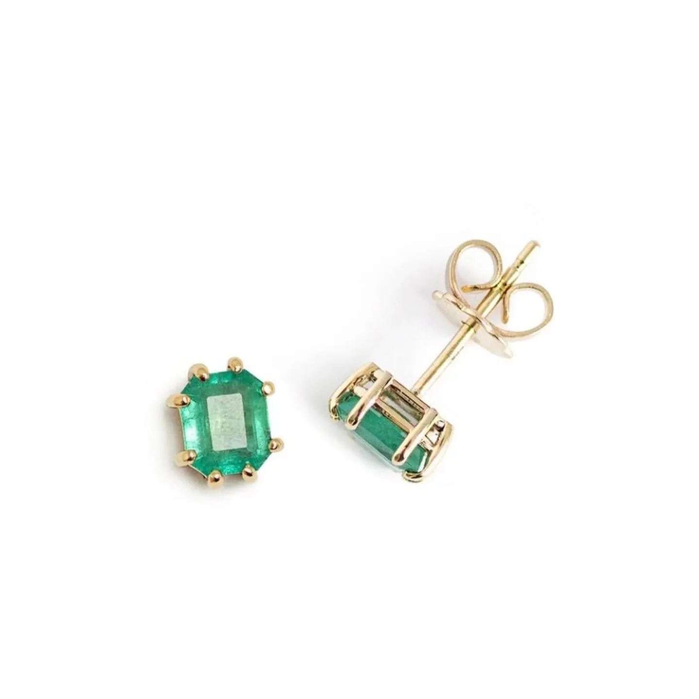 Emerald studs in gold 333 made by @francesca.u.jewellery. Love the combination of yellow Gold with the green of the emerald. For every day and for every occasion ❣️
*
For inquiries and further details, DM or click the link in bio. Or come to find our