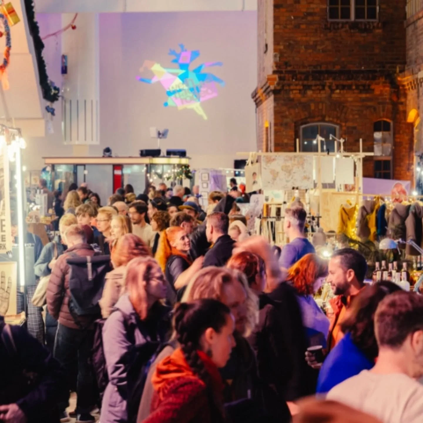 Today is the last day of @weihnachtsrodeo
You can find @francesca.u.jewellery stand close by the entrance! Pass by and say hi! She'll be there from 12:00 until 20:00!
*
For inquiries and further details, DM or click the link in bio. Or come to find o