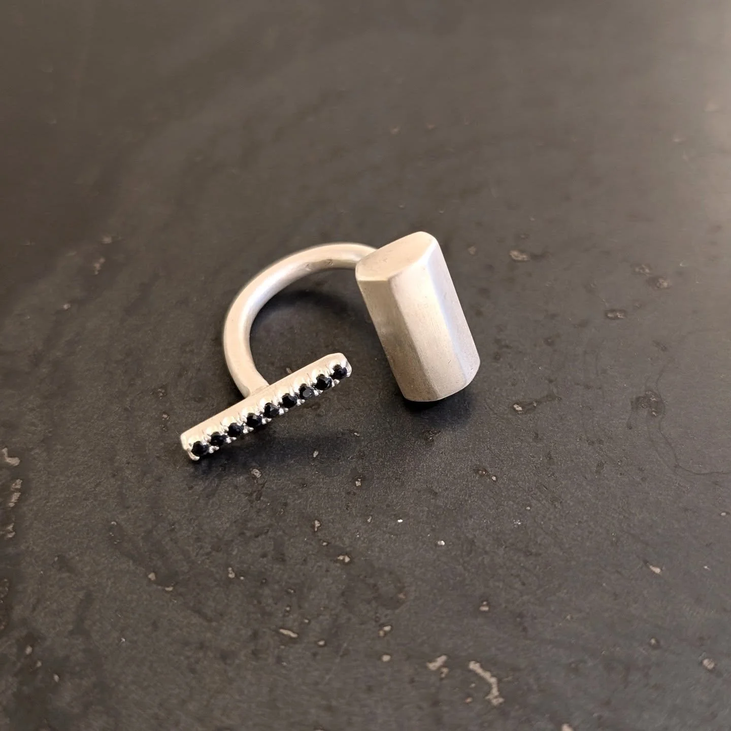 Sterling silver ring with sapphires. Designed and crafted by @sibillasantucci
*
For inquiries and further details, DM or click the link in bio. Or come to find our jewellery @whatifberlin. Tue-Sat 15:30 - 19:00 Pappelallee 12, 10437 Berlin
*
#frances