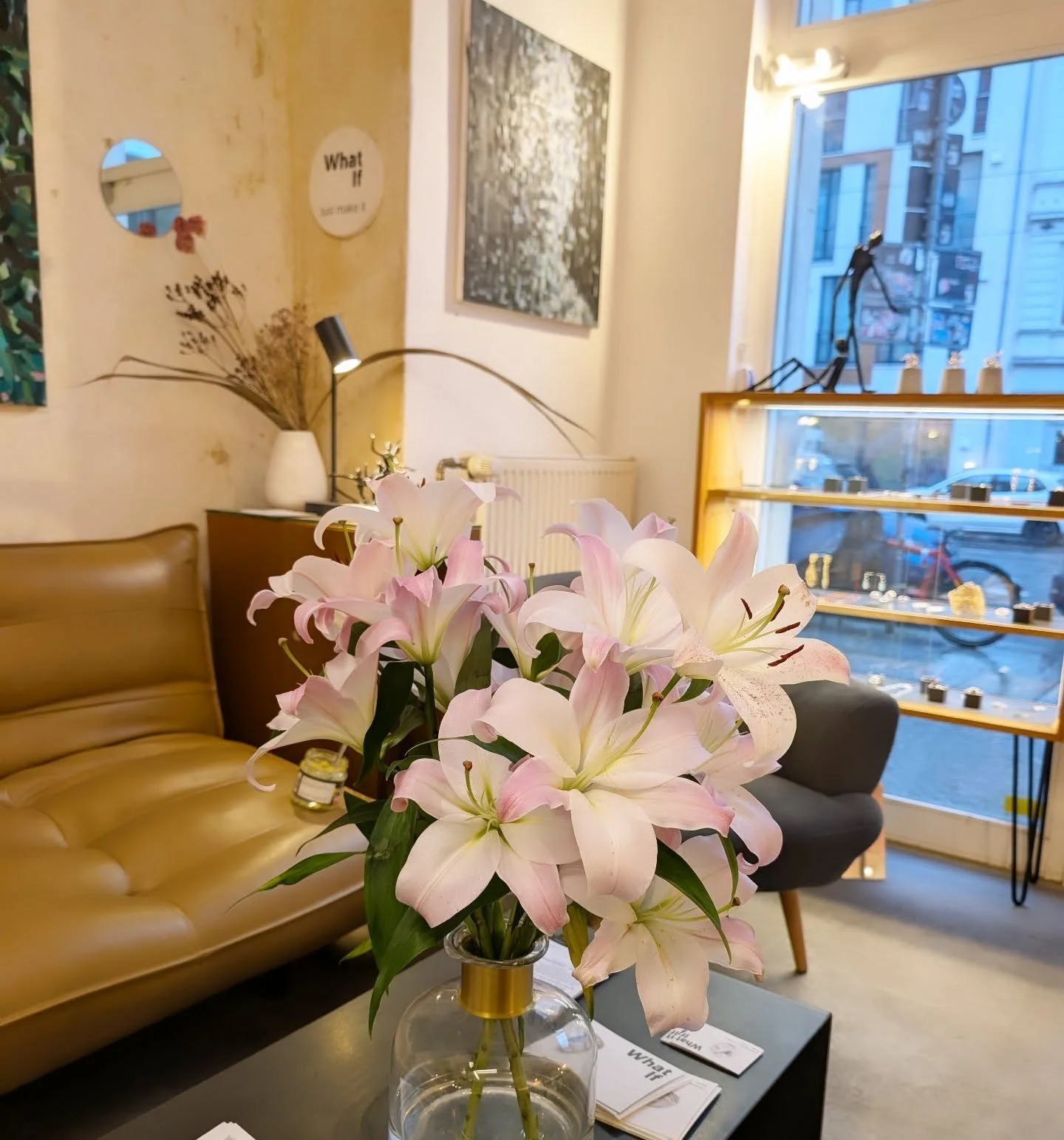 My fav painting next to the window...The studio is still full of color with the exhibition now going on What if ...Jewellery meets Painting?✨🍂 Come by, take a little break, and pick out your next jewelle
ry piece made by our resident and visiting ar