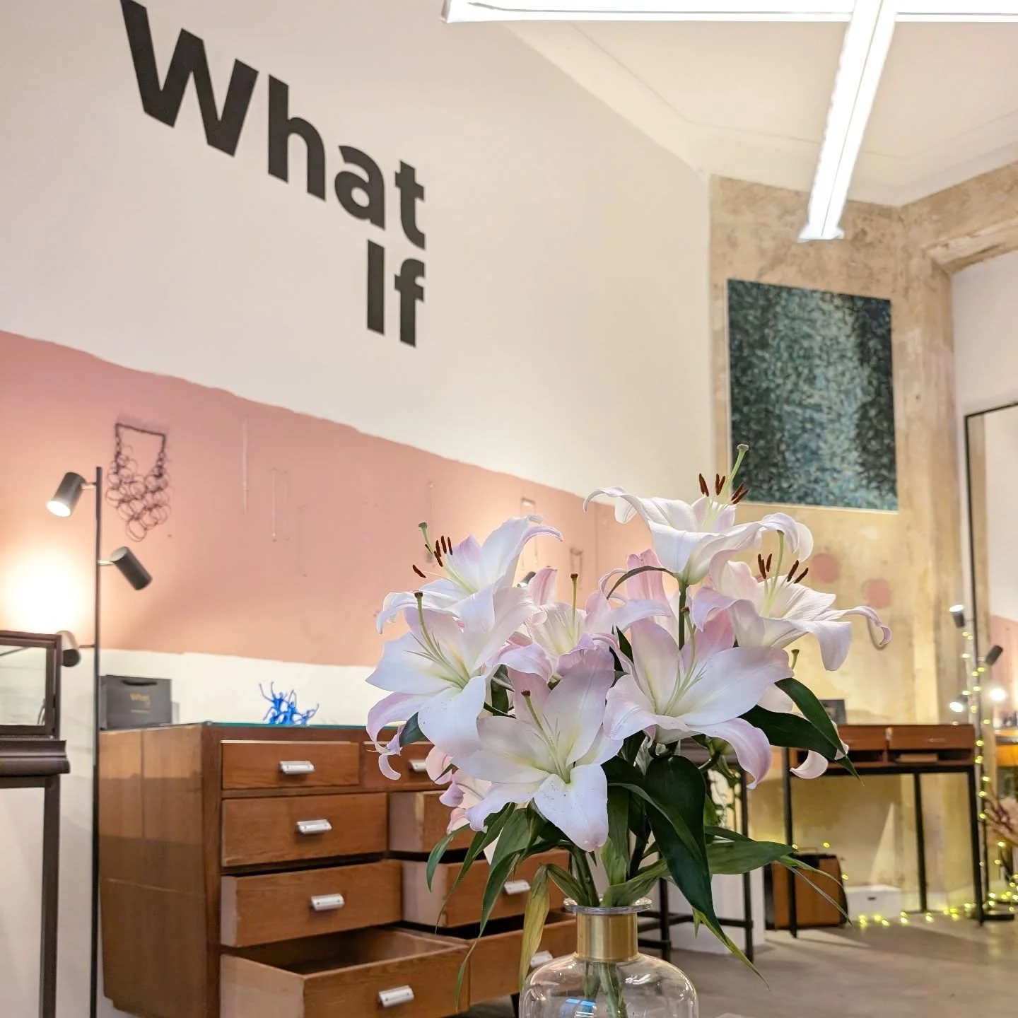 We made a few changes lately in the studio. New displays and more color. The exhibition is still going on:  What if ...Jewellery meets Painting?✨🍂 Come by, take a little break, and pick out your next jewellery piece made by our resident and visiting