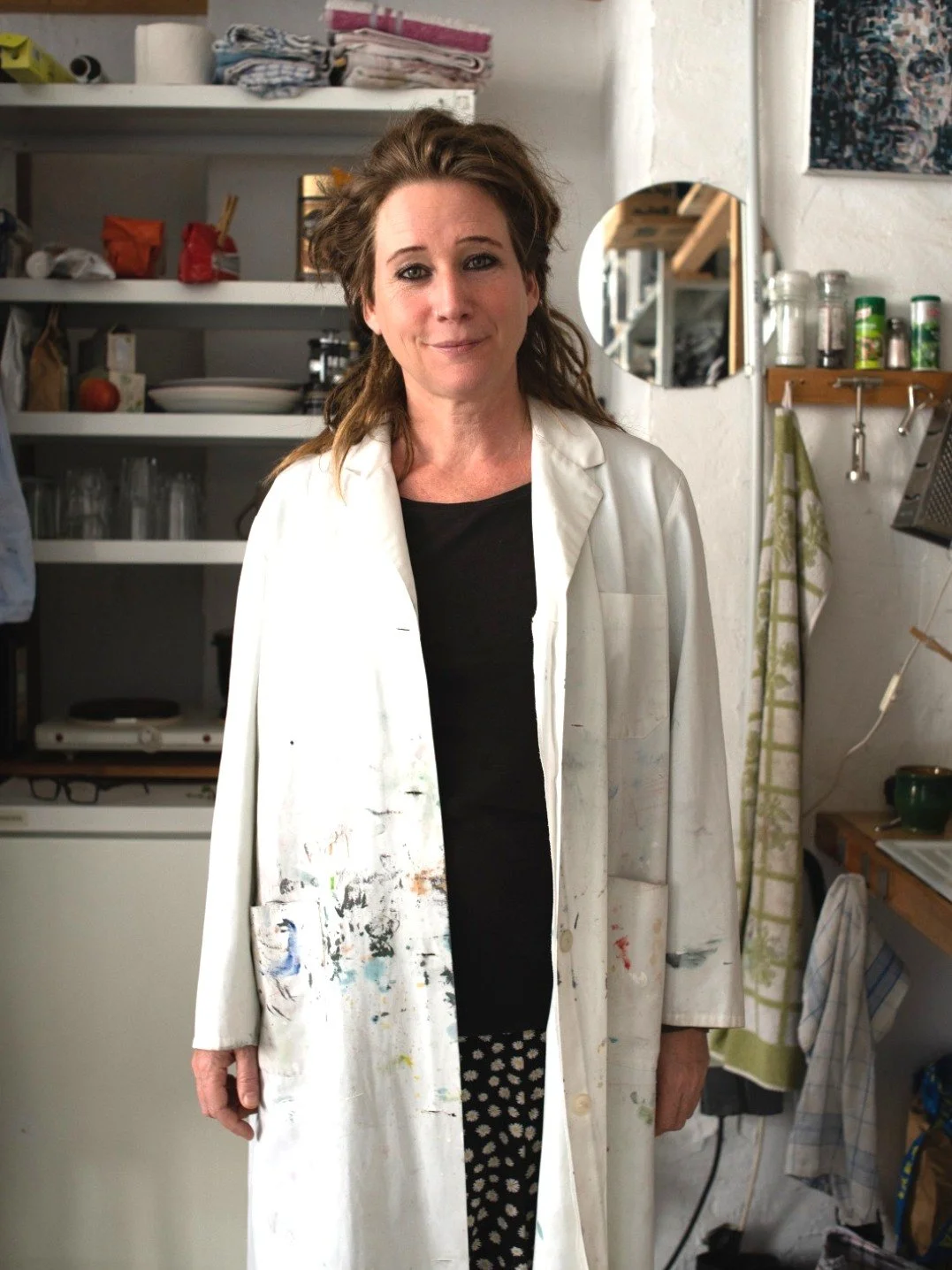 @ilonaottenbreit busy working in her studio, creating beautiful paintings and sculptures.

If you're curious to see what they look like, come by @whatifberlin and discover the exhibition: What if ...Jewellery meets Painting?✨🍂 Come by
, take a littl