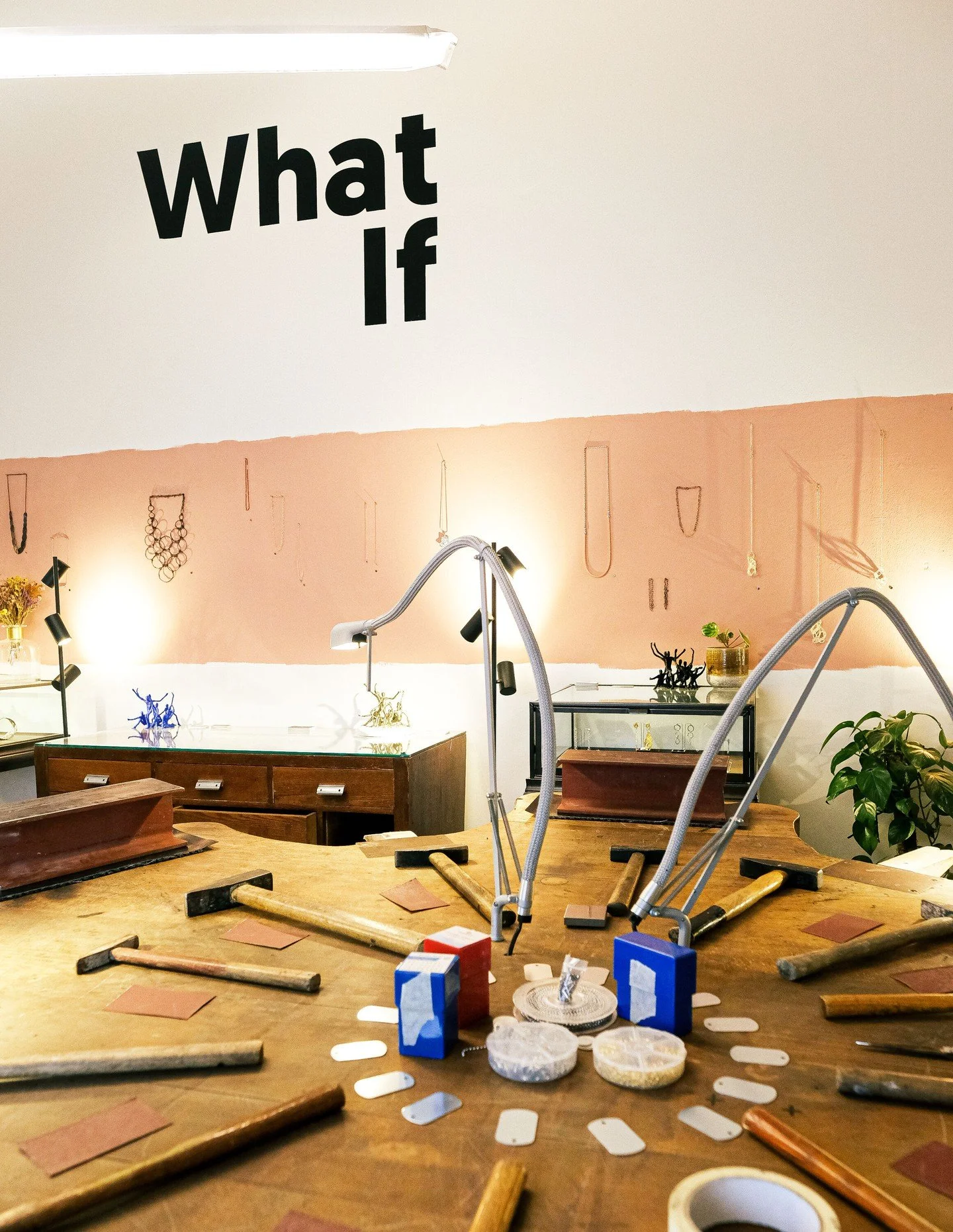 What if it&rsquo;s not just a workshop&hellip; but a work &amp; shop ✨

A space where creativity meets craftsmanship.
Where you don&rsquo;t just learn: you create, connect, and take something meaningful home.

In our studio, we design and sell our je