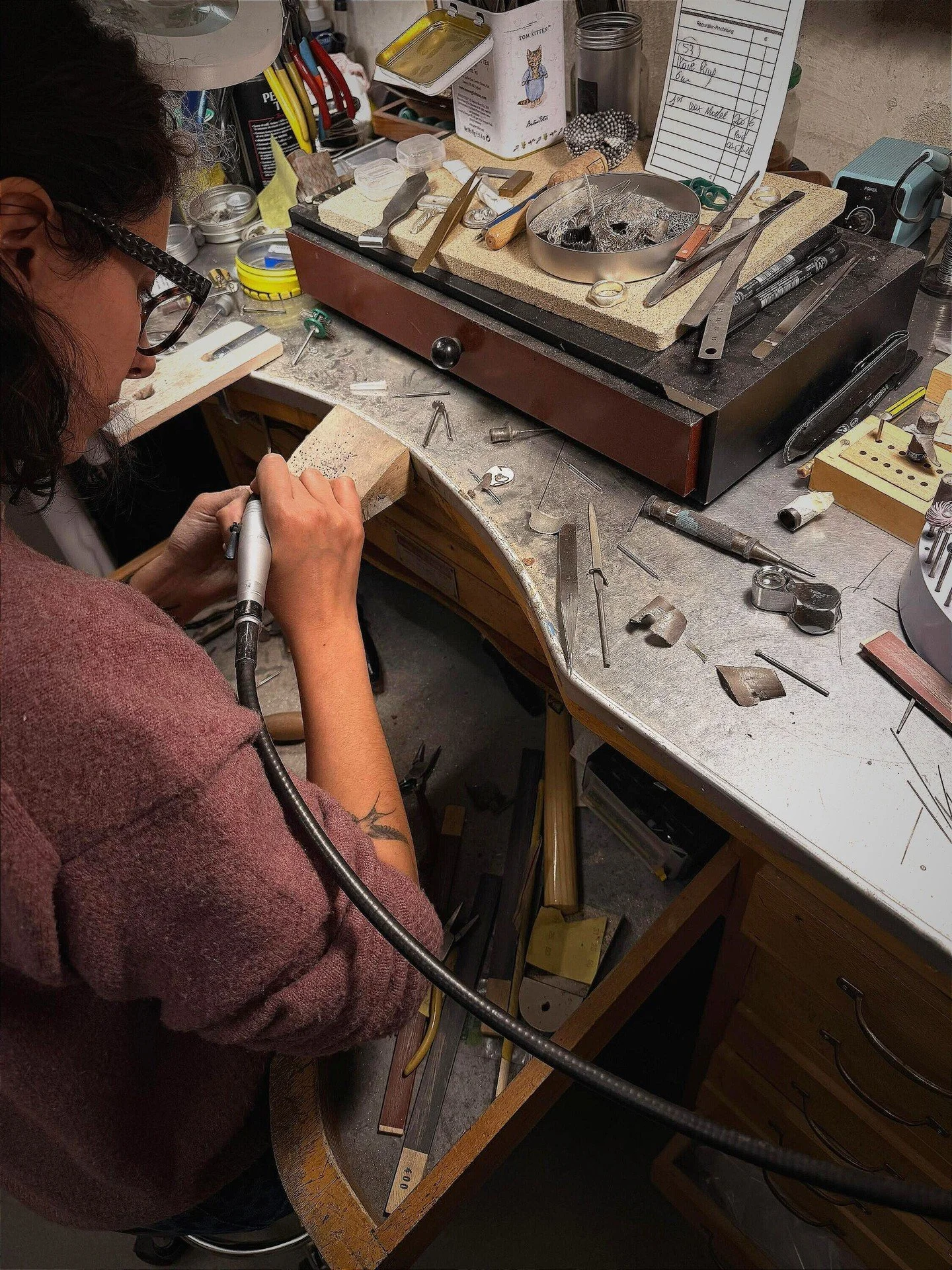 A moment from the bench ✨@francesca.u.jewellery

Shaping, adjusting, starting again. Each piece takes its time. Nothing rushed, just a process that slowly finds its form.

What you see here is part of that in-between stage, where the idea is still be