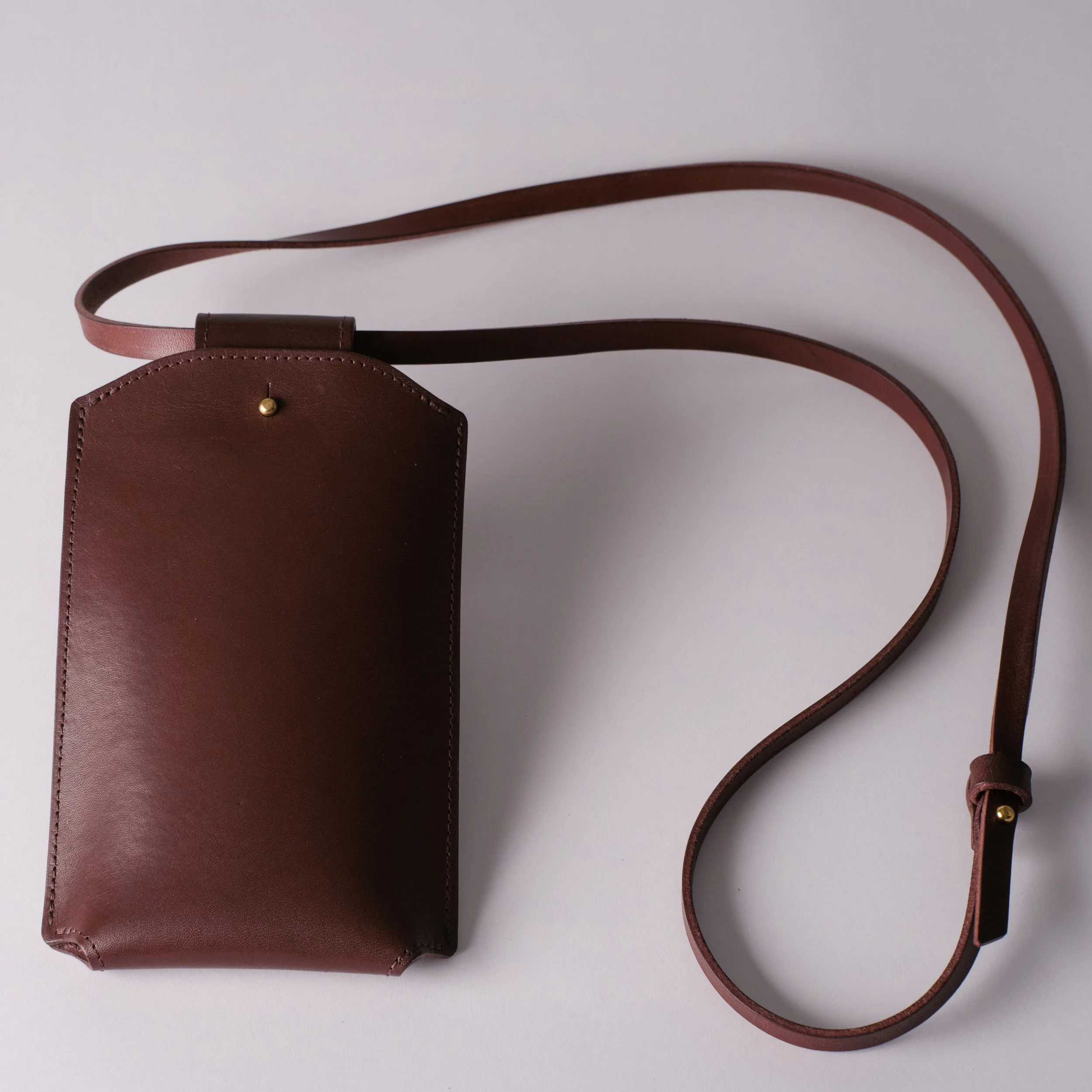 Francli_Phonecase_chestnut_SQ_CC.jpg