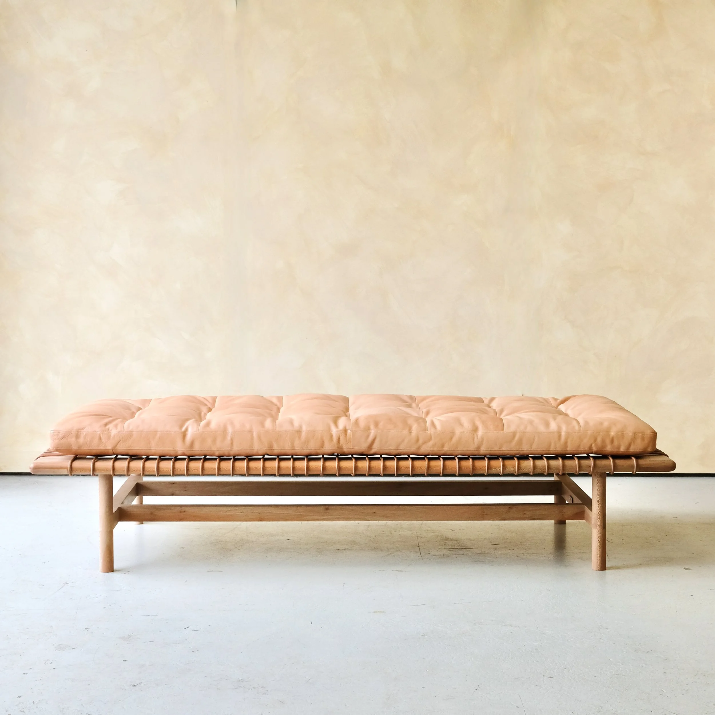 OTZI_Daybed_front.jpg