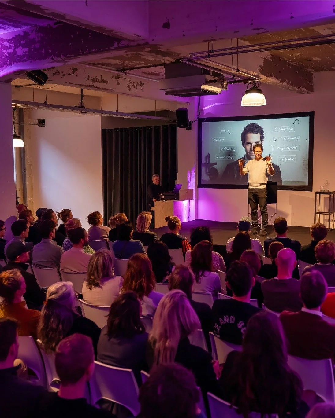 Locatie nodig voor meeting, event of bijeenkomst?
Bijblijven doe je op een plek waar iedere ruimte een eigen karakter heeft.

Van een intieme brainstorm tot een congres met impact. Bij F de Gruyter vind je geen standaard vergaderlocatie, maar ruimtes