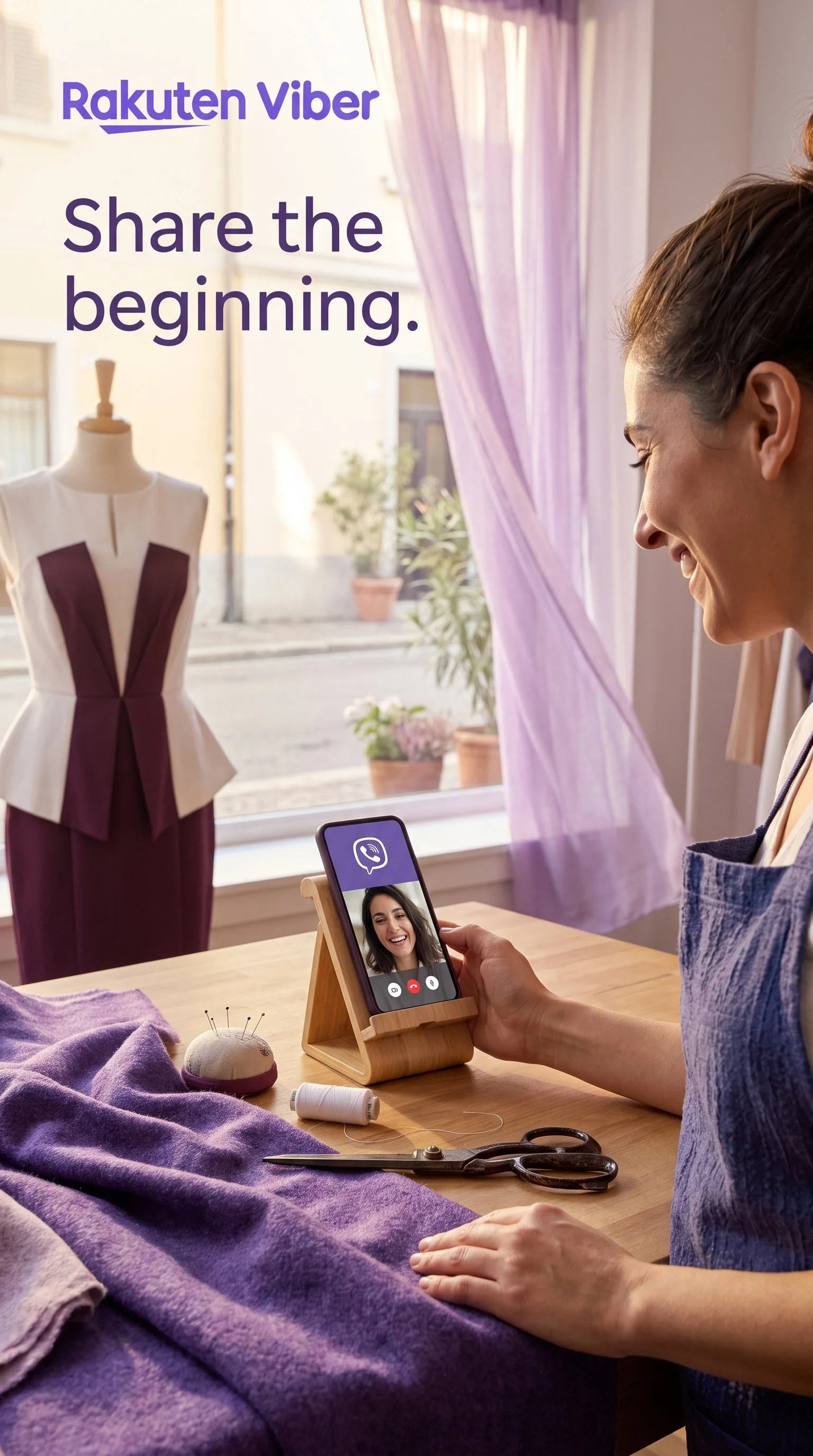 Designer_sharing_garment_on_video_2K_202609081837.jpeg