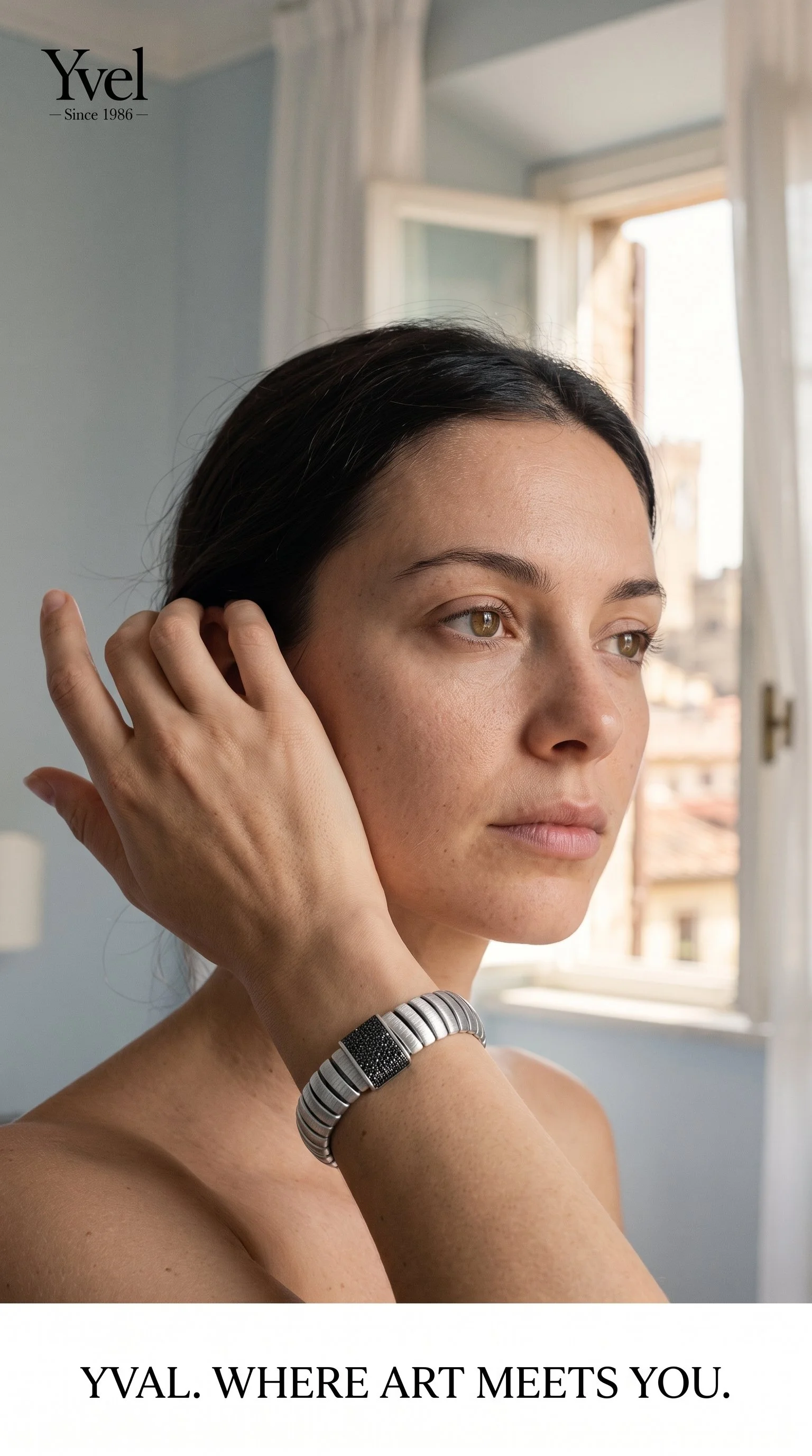 Woman_wearing_bracelet_adjusting…_2K_202608201431.jpeg