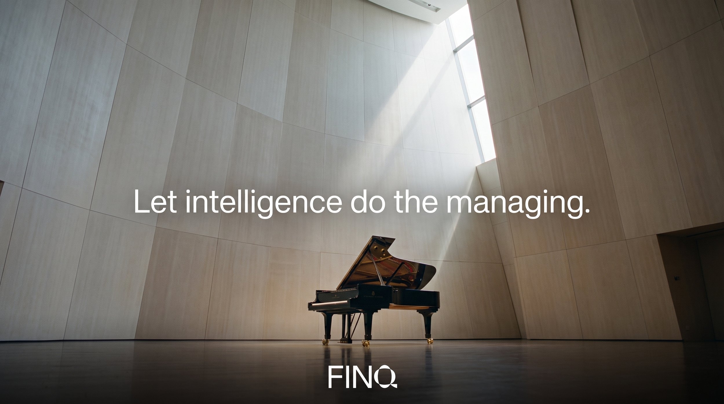 Piano_in_empty_concert_hall_2K_20261015103331.jpg