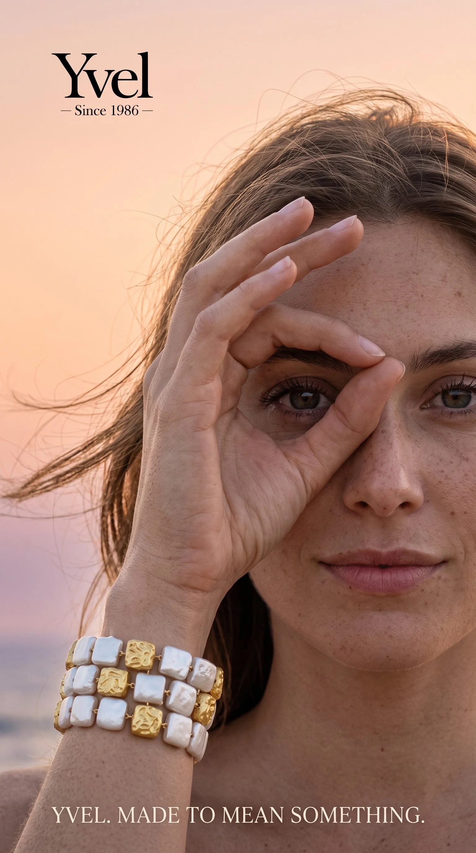 Woman_wearing_Yval_bracelet_2K_202608201430.jpeg