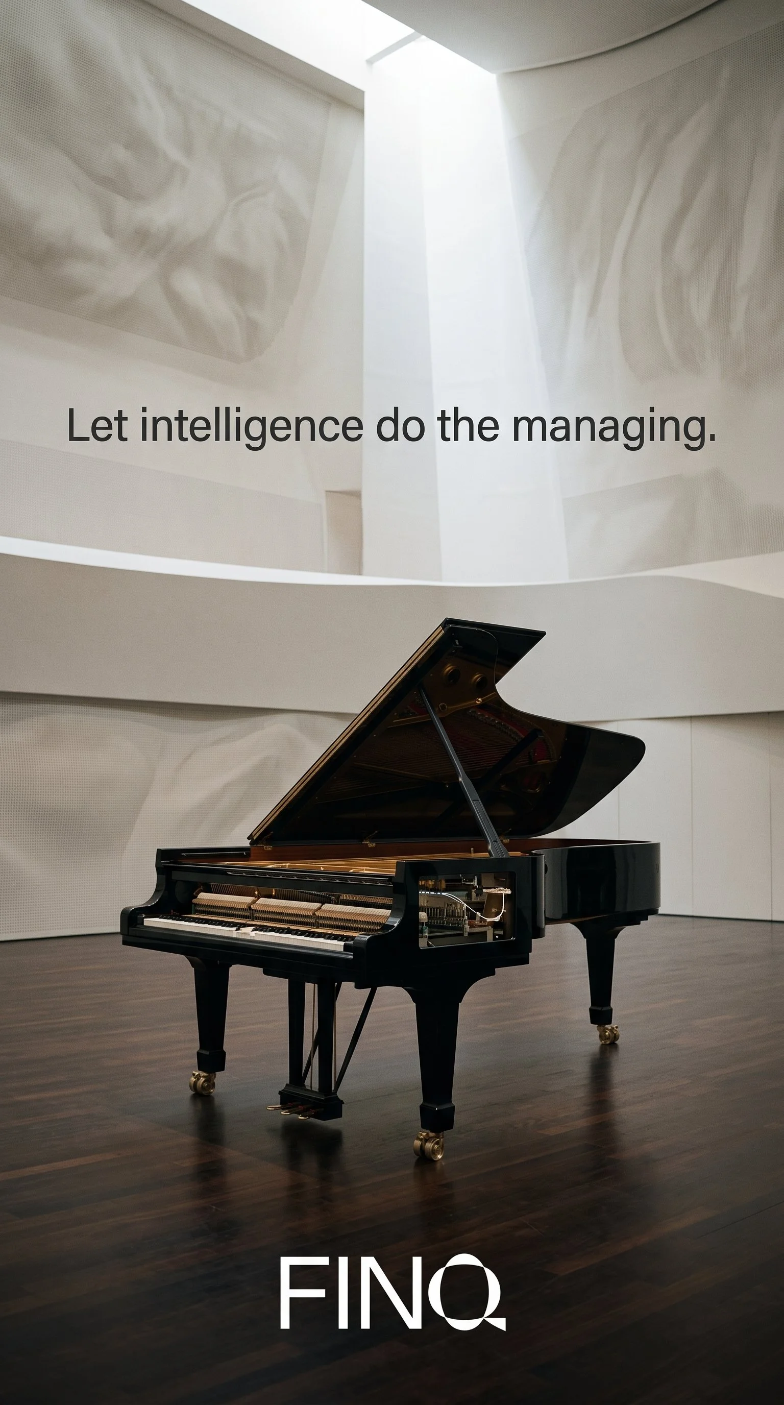 Grand_piano_in_concert_hall_2K_20261015103334.jpg