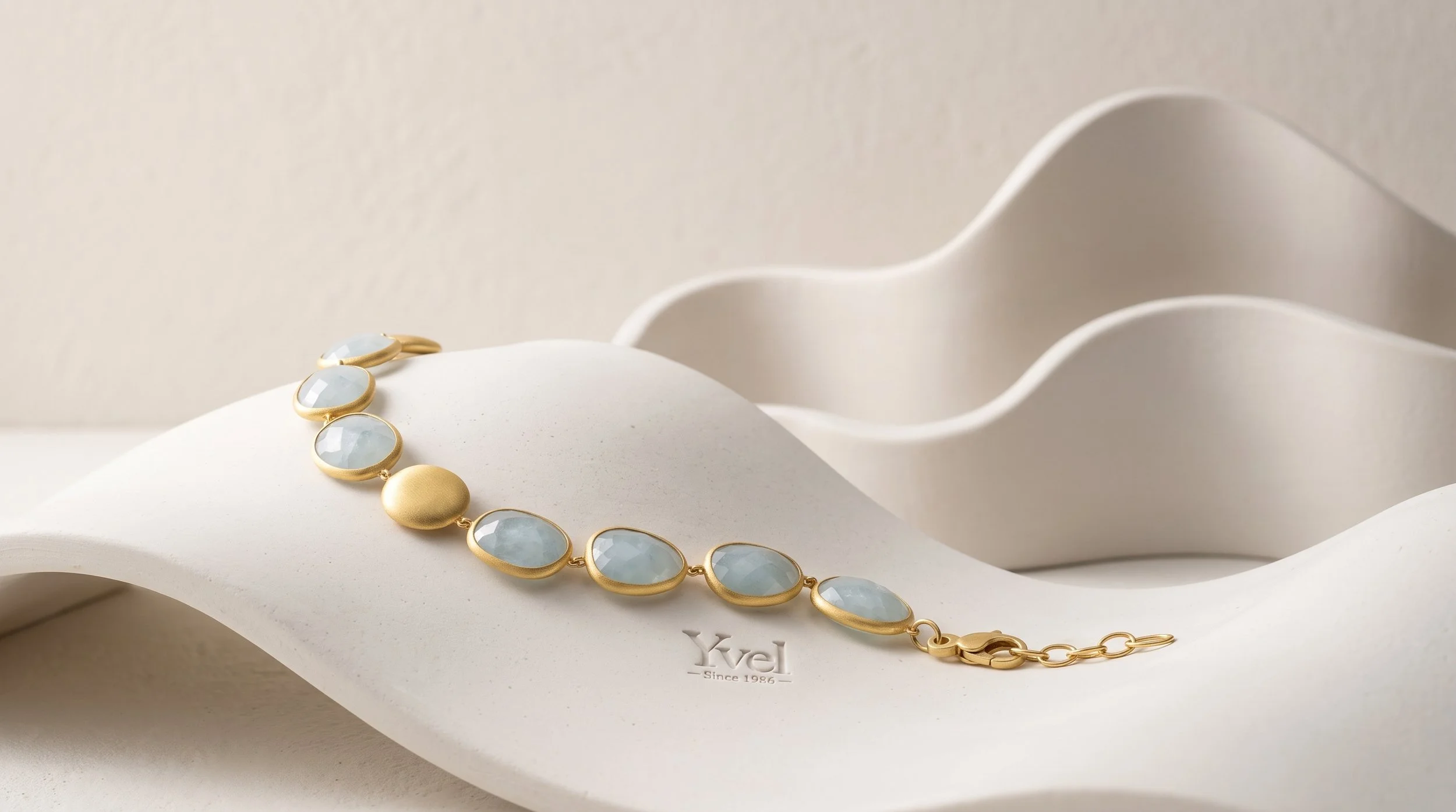 Bracelet_on_ceramic_wave_2K_202608201241.jpeg