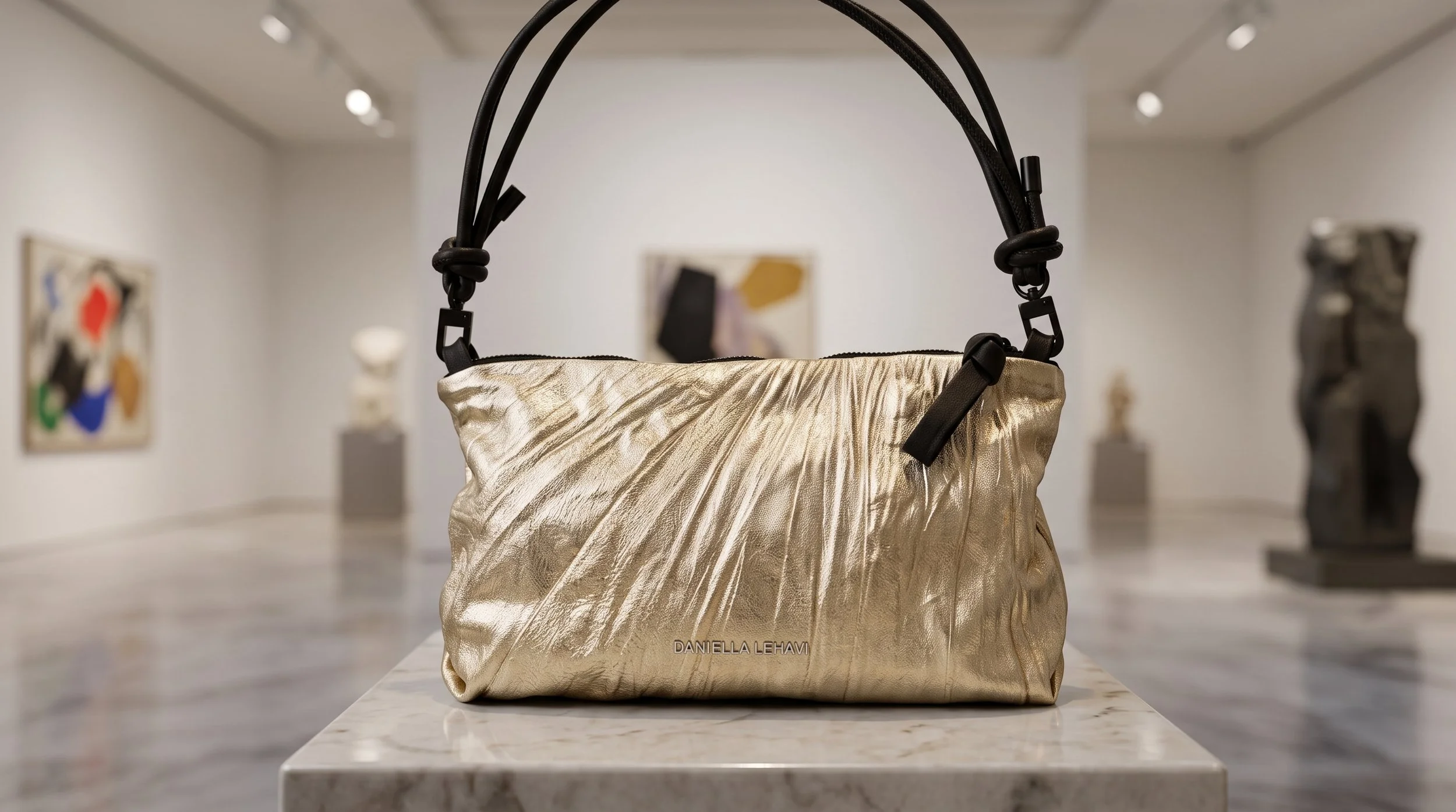 Luxury_handbag_in_museum_2K_202607131651.jpeg
