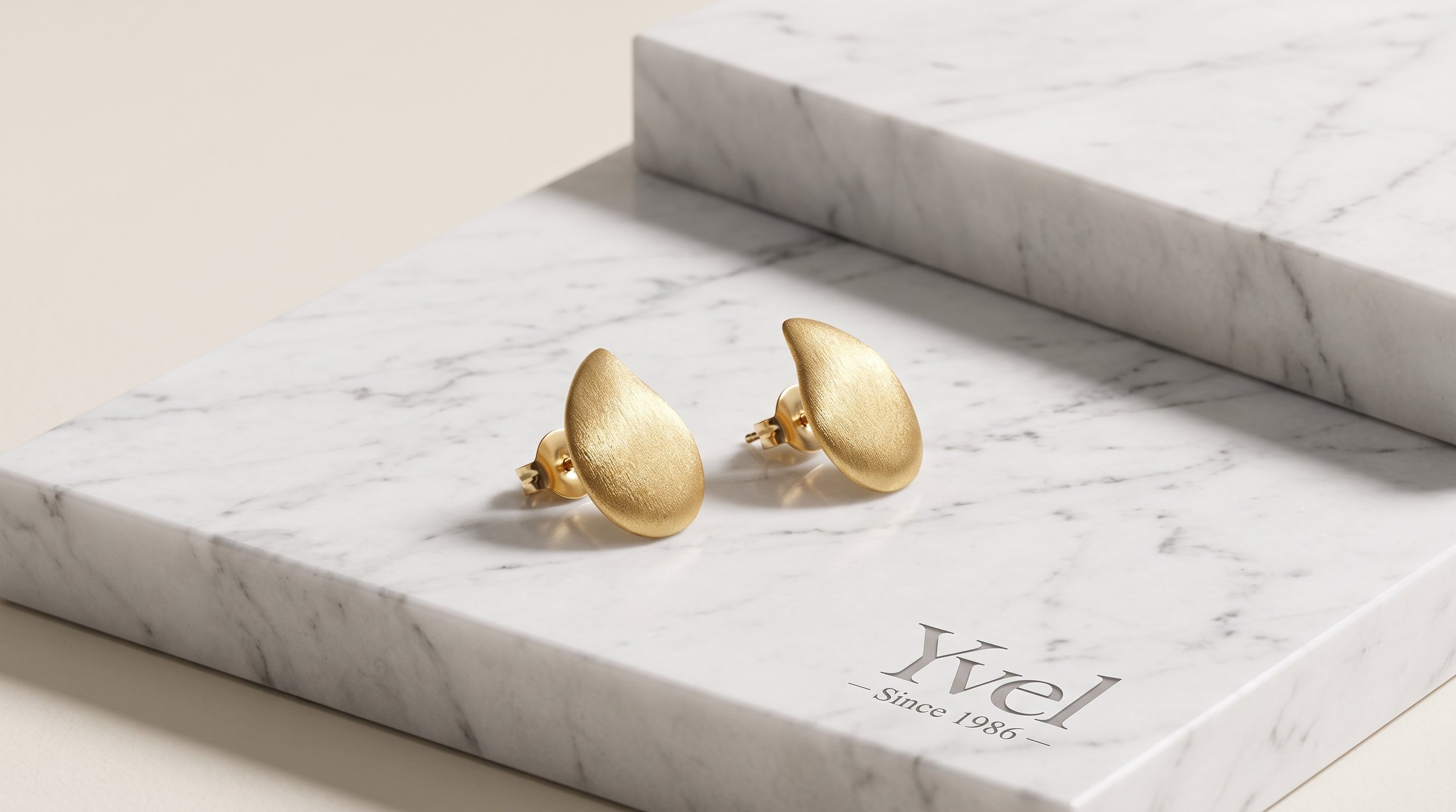 Photographing_two_earrings_on_ma…_202608201303.jpeg