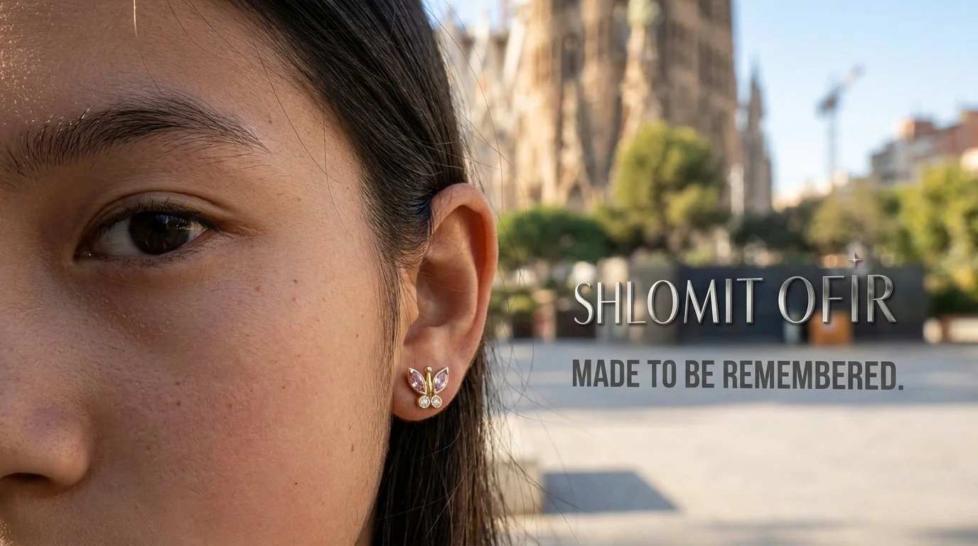 Girl_wearing_jewellery_202608231501.jpeg