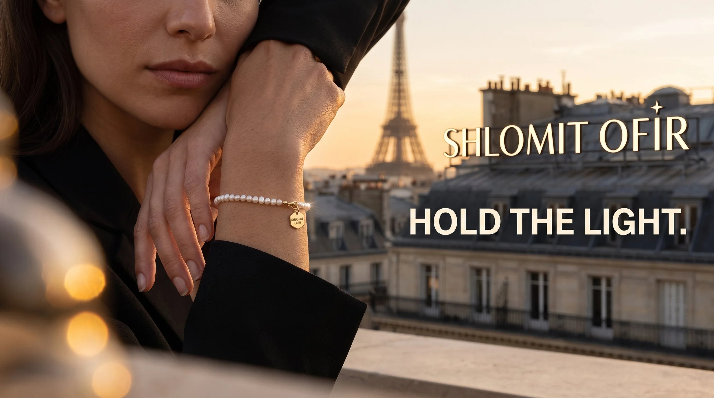 Woman_displaying_luxury_jeweller…_2K_202608231452.jpeg