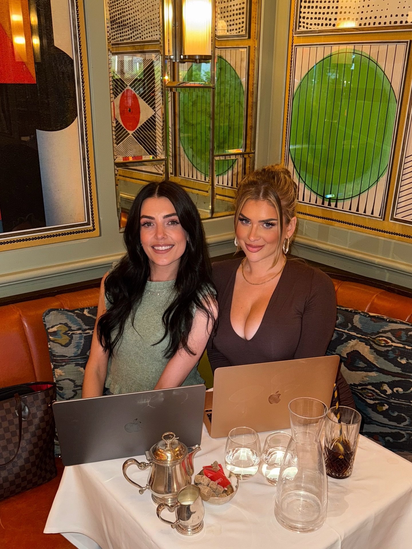 Sporadic snaps from work, coaching, client workshops, shoots, and a bit of life squeezed in too 👀

Forever thankful for the people I get to build, laugh and work alongside. 

I honestly have the best clients &amp; team anyone could ask for at Social