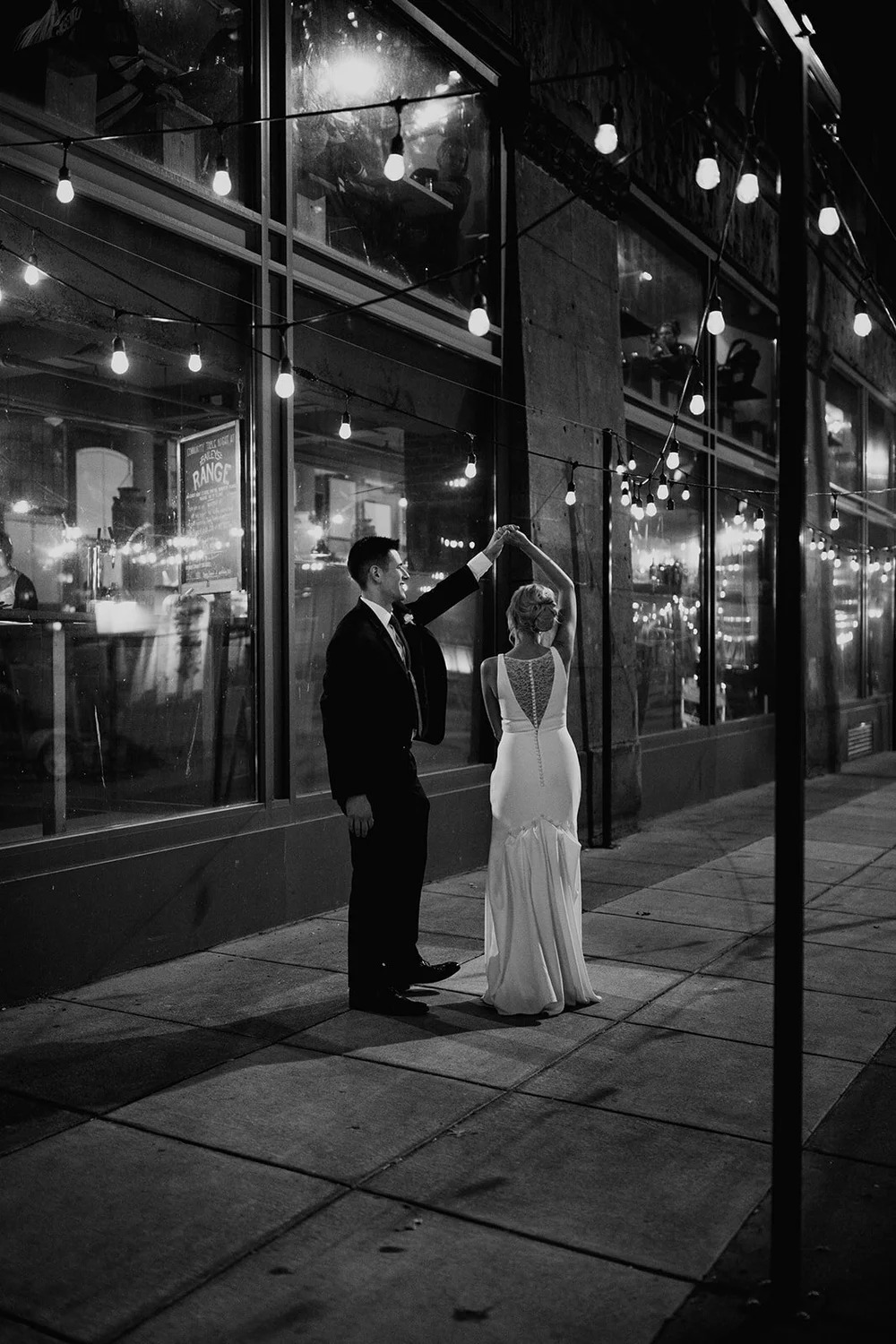 ST_LOUIS_WEDDING_PHOTOGRAPHER_-_WILLOW_IN_ST_LOUIS_-_WEDDING_AT_WILLOW_IN_ST_LOU (35).jpg